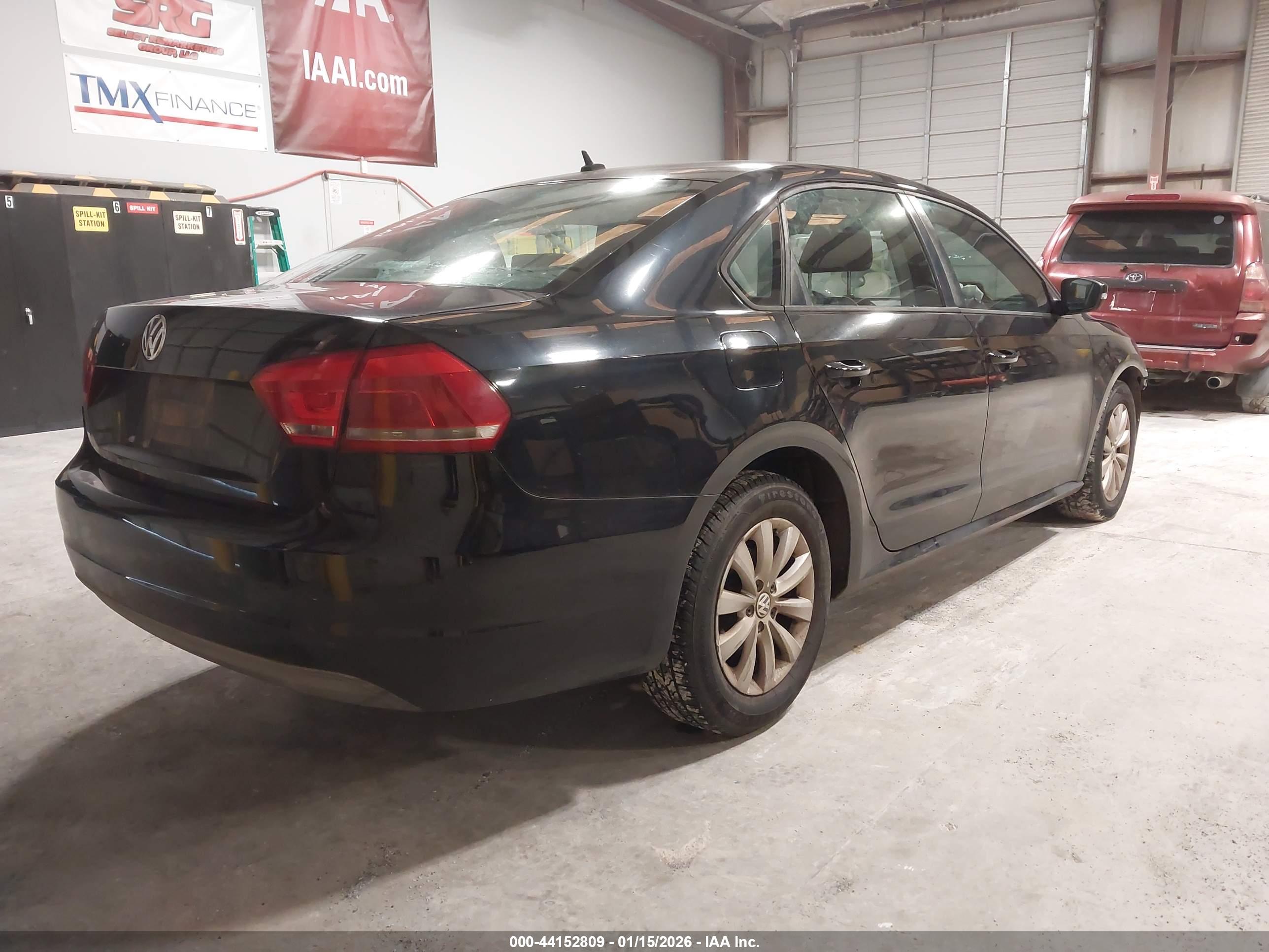 VOLKSWAGEN PASSAT image 4
