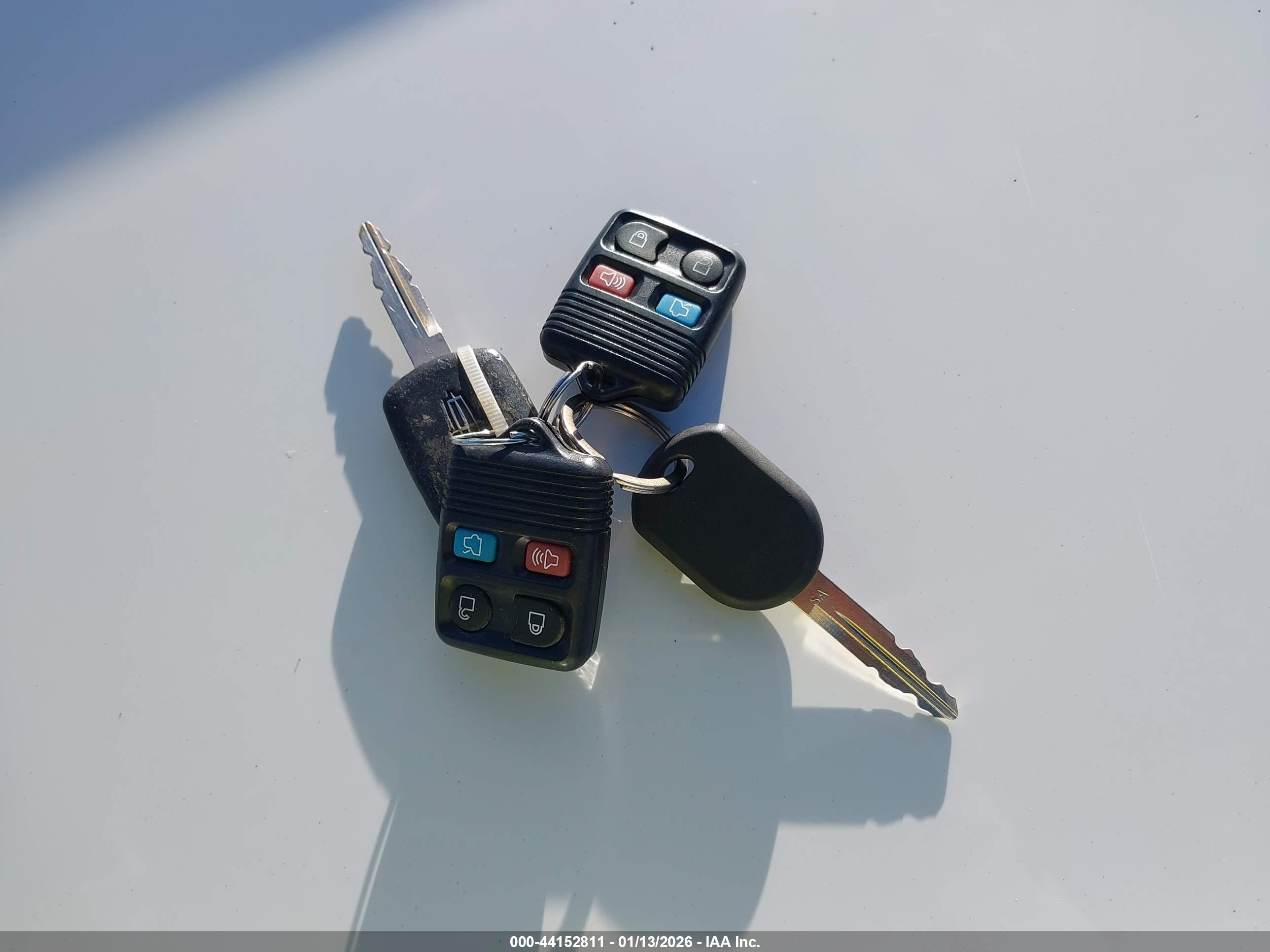 LINCOLN TOWN image 11