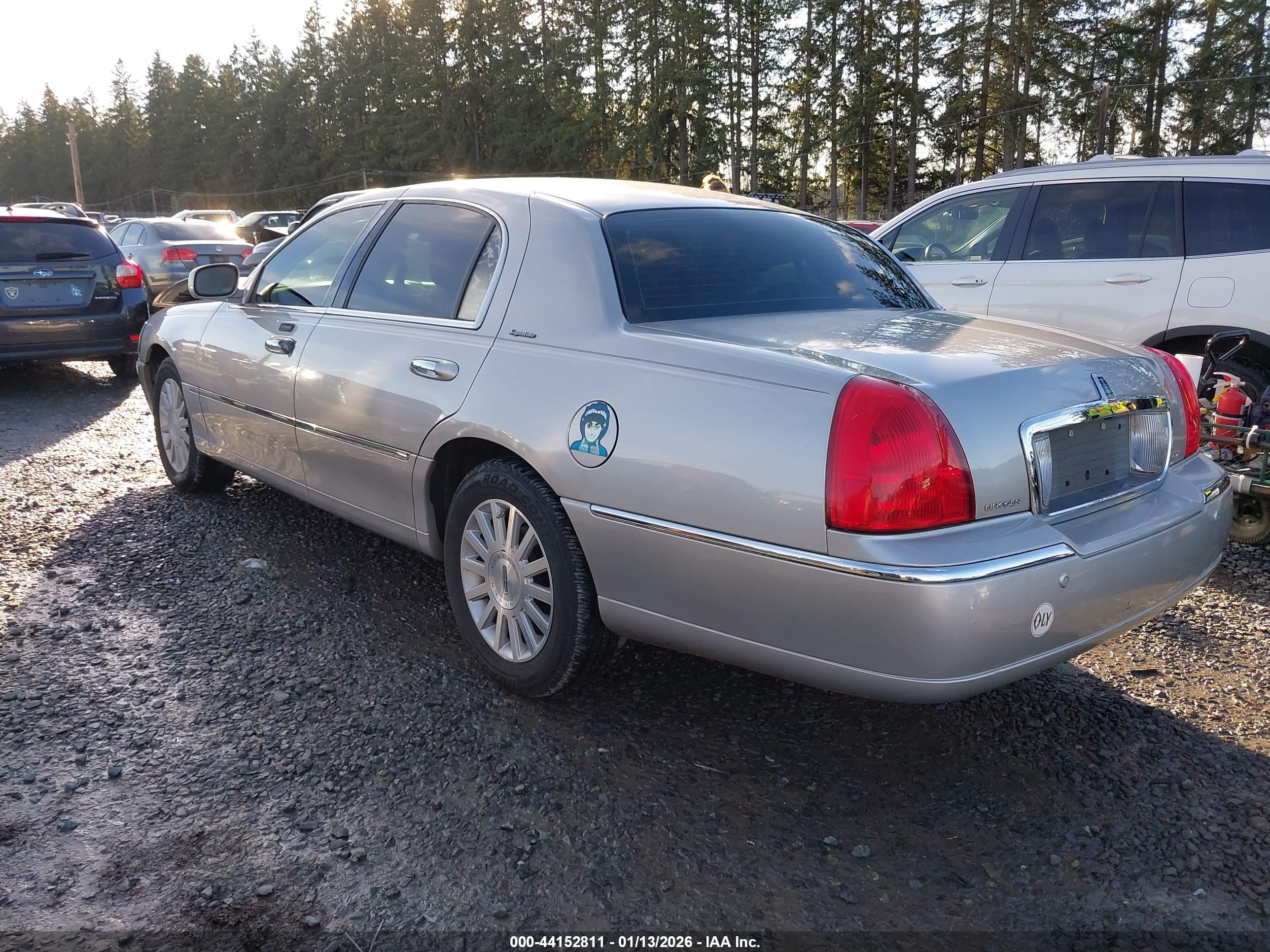 LINCOLN TOWN image 3