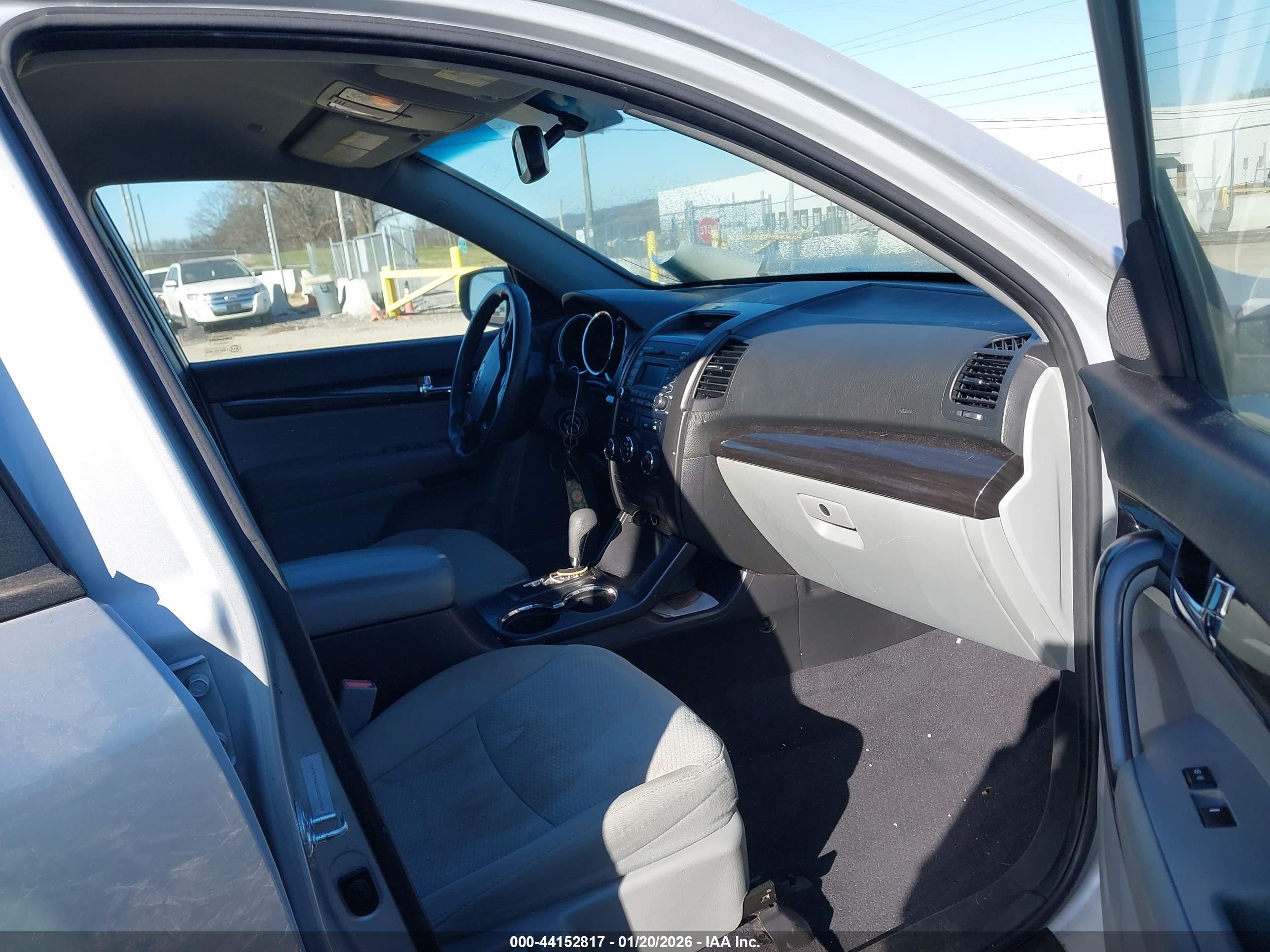 KIA SORENTO image 5