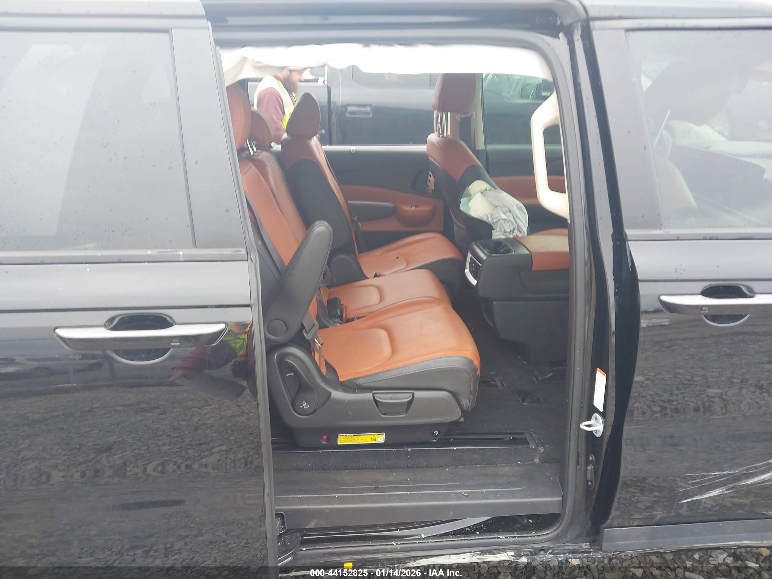 KIA CARNIVAL image 8