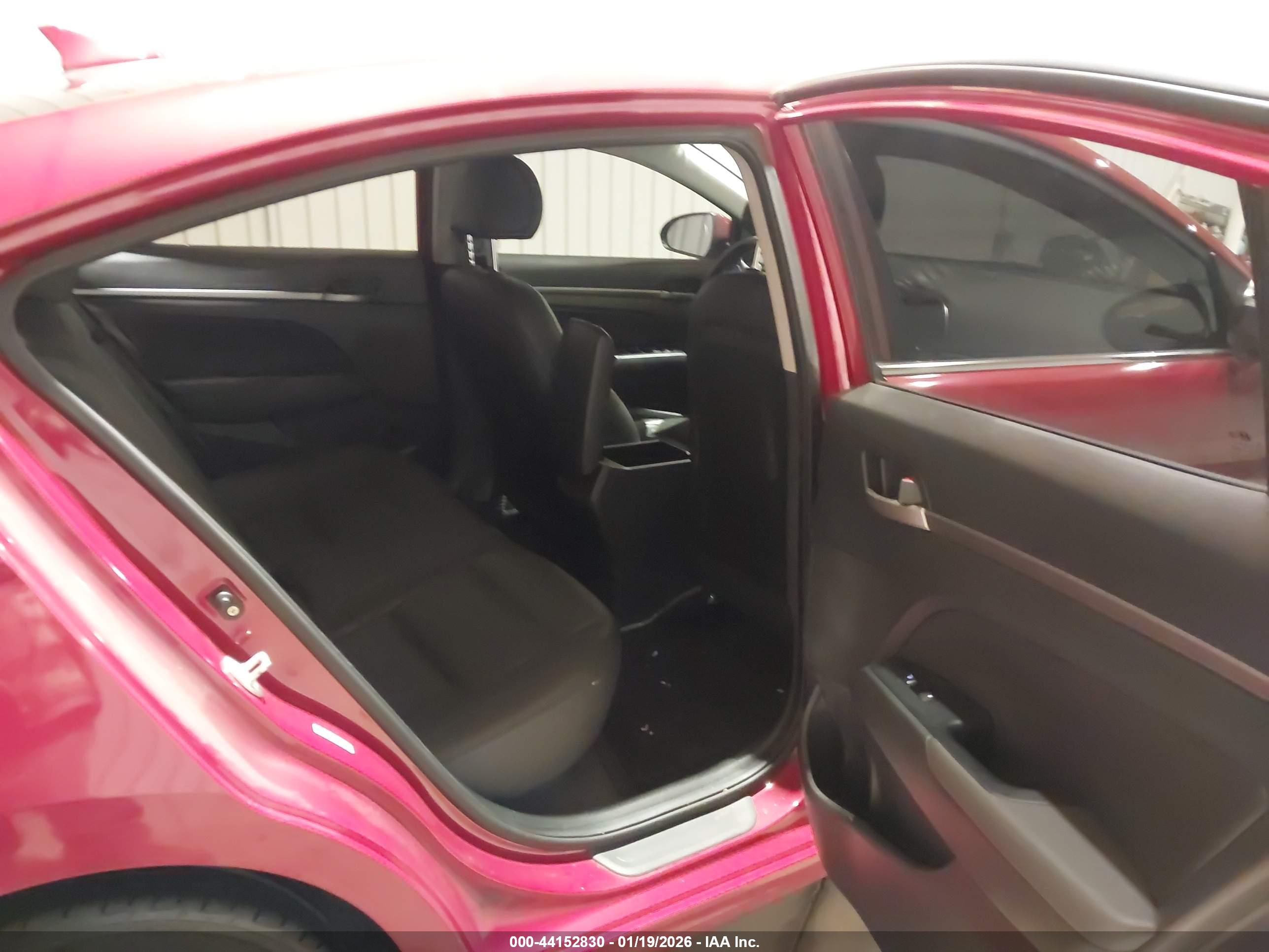 HYUNDAI ELANTRA image 8