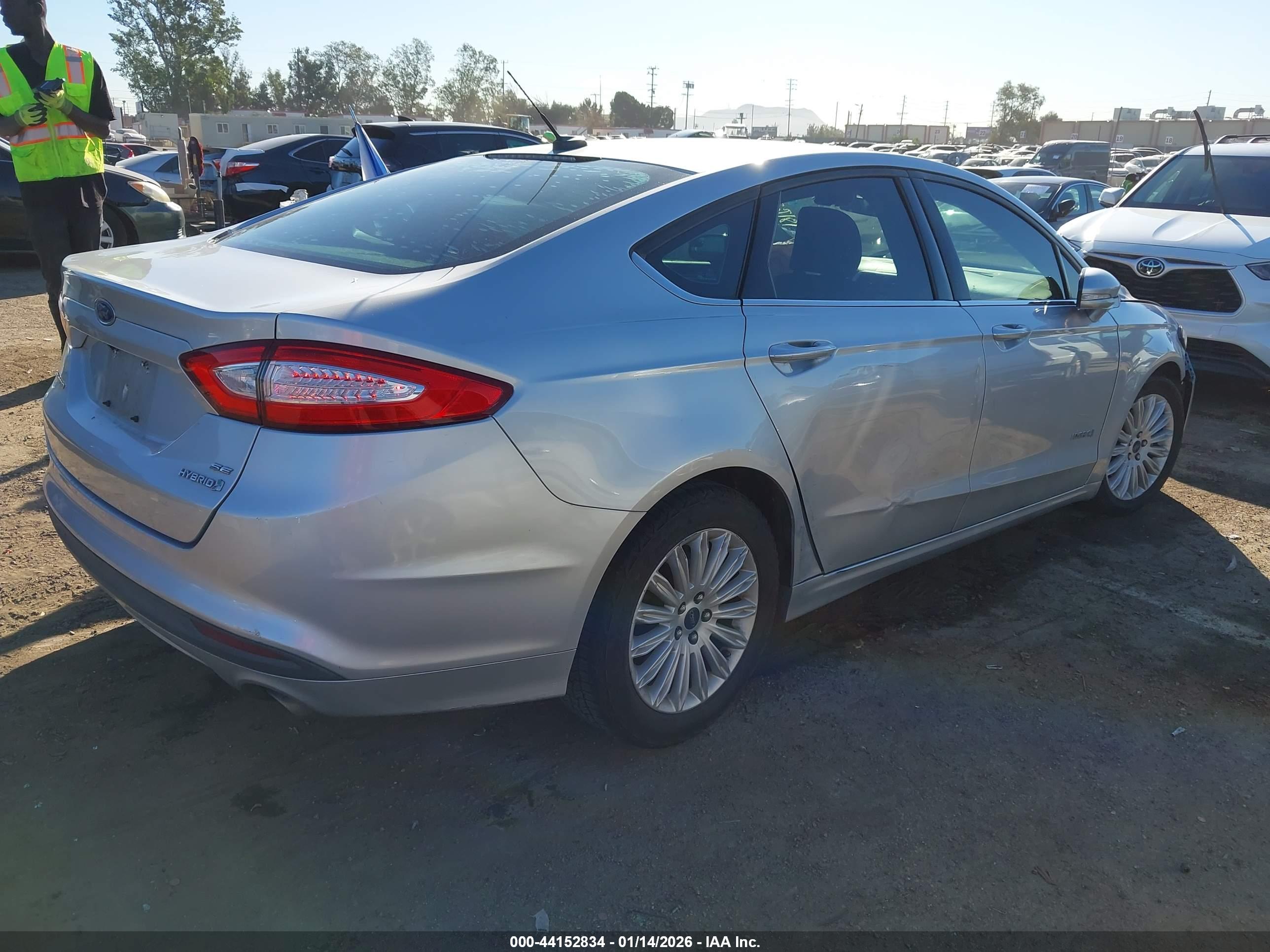 FORD FUSION image 4