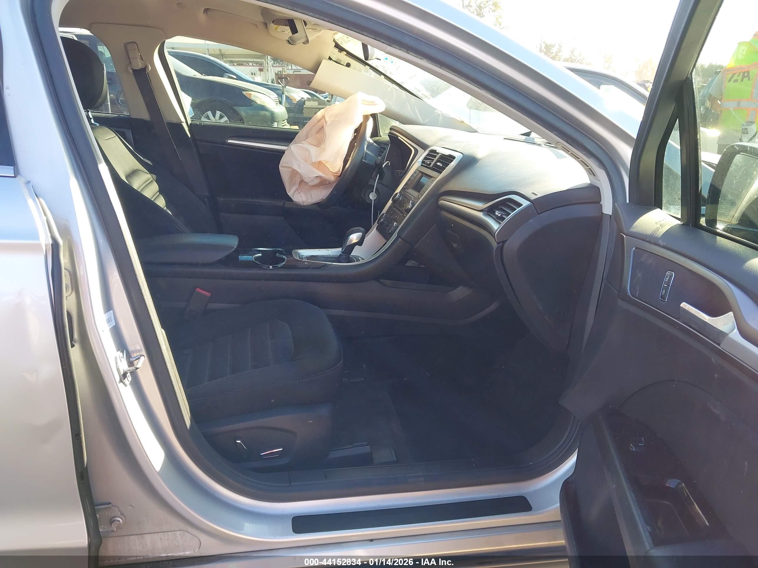 FORD FUSION image 5