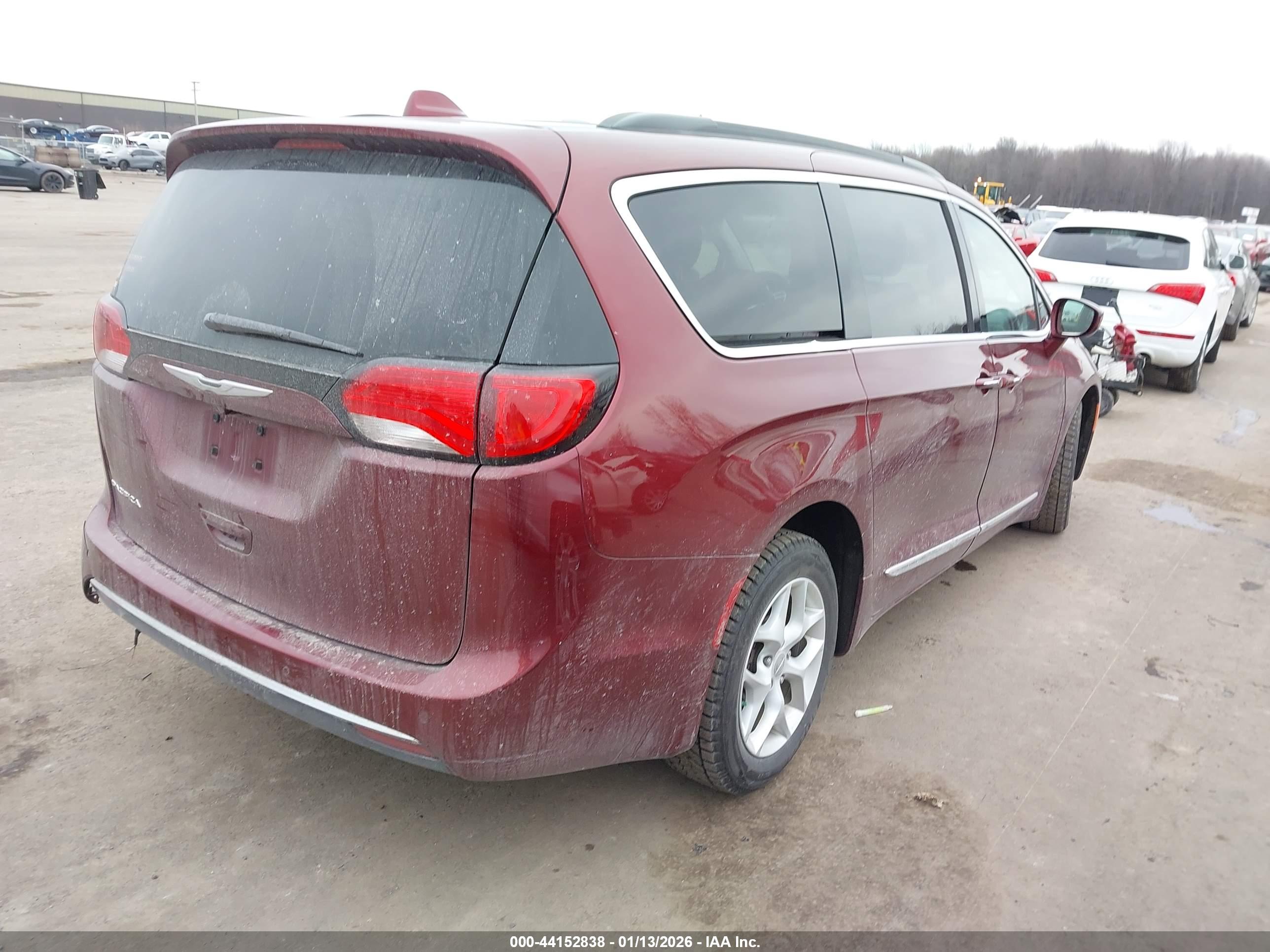 CHRYSLER PACIFICA image 4