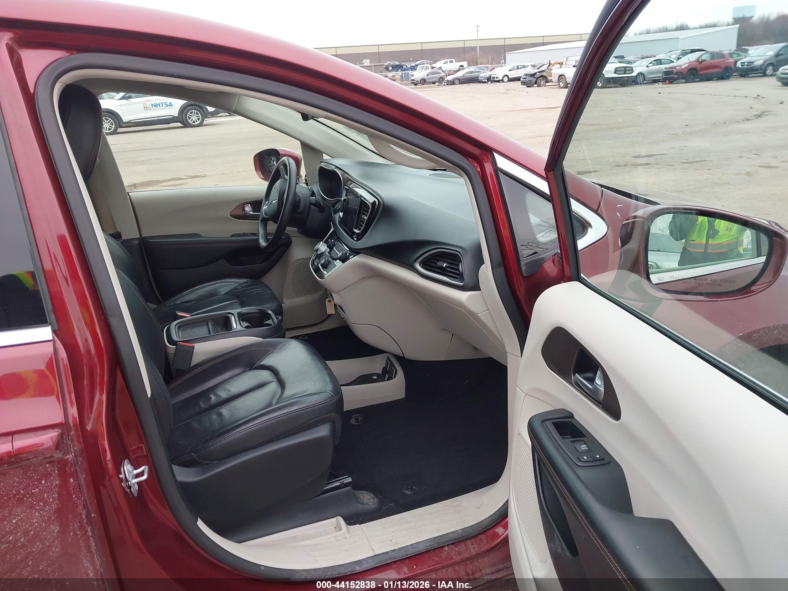 CHRYSLER PACIFICA image 5