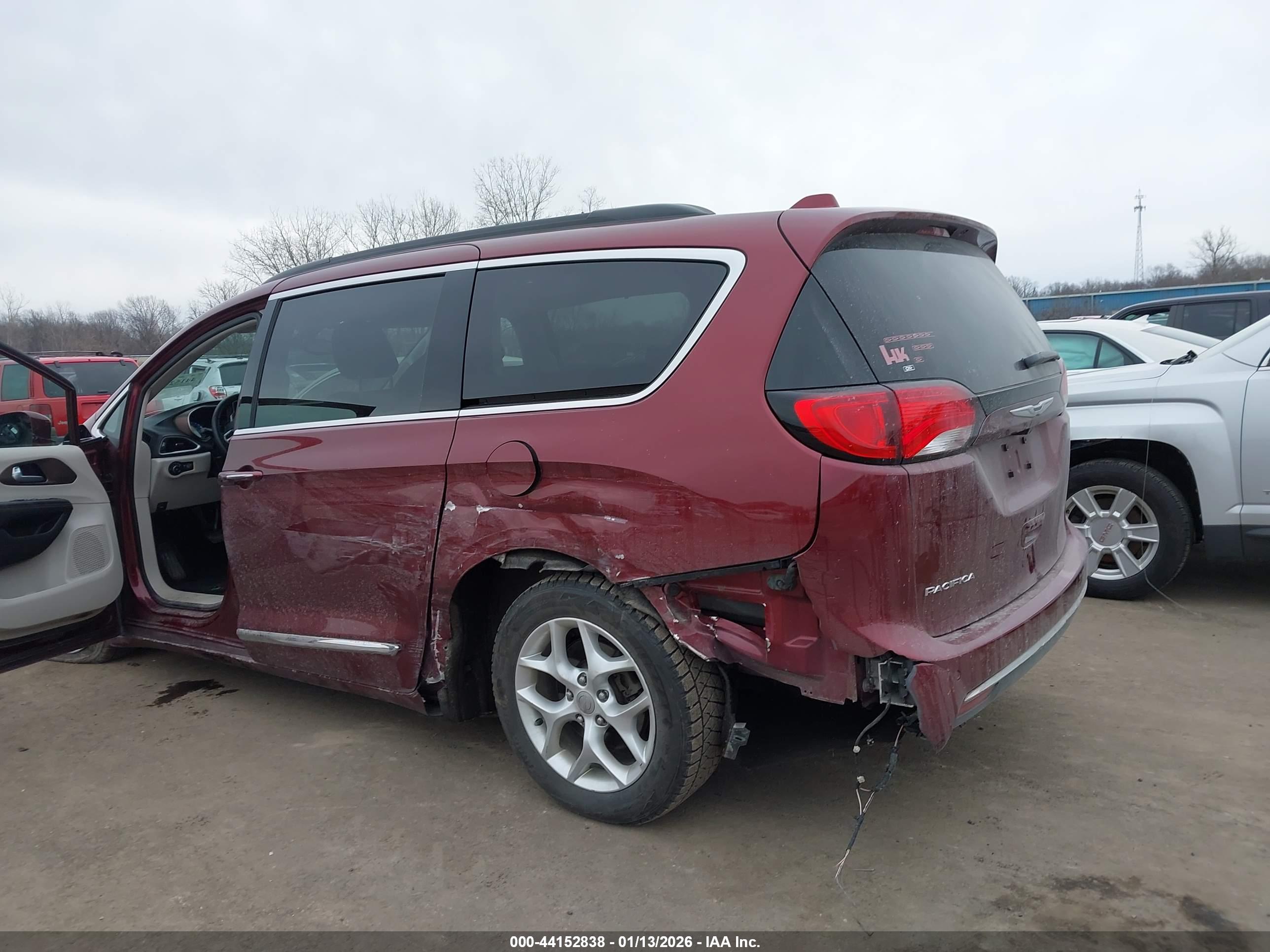 CHRYSLER PACIFICA image 6