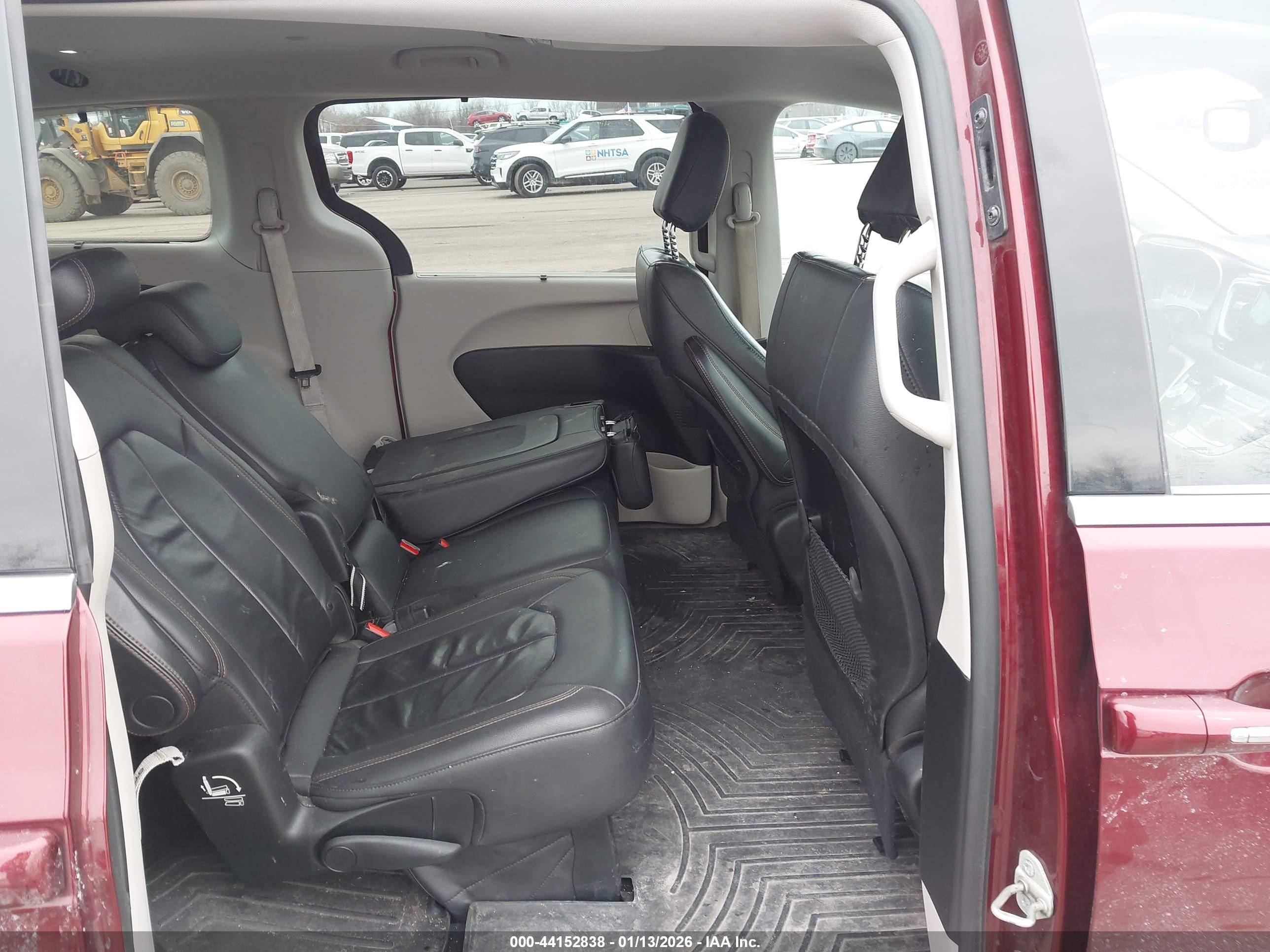 CHRYSLER PACIFICA image 8