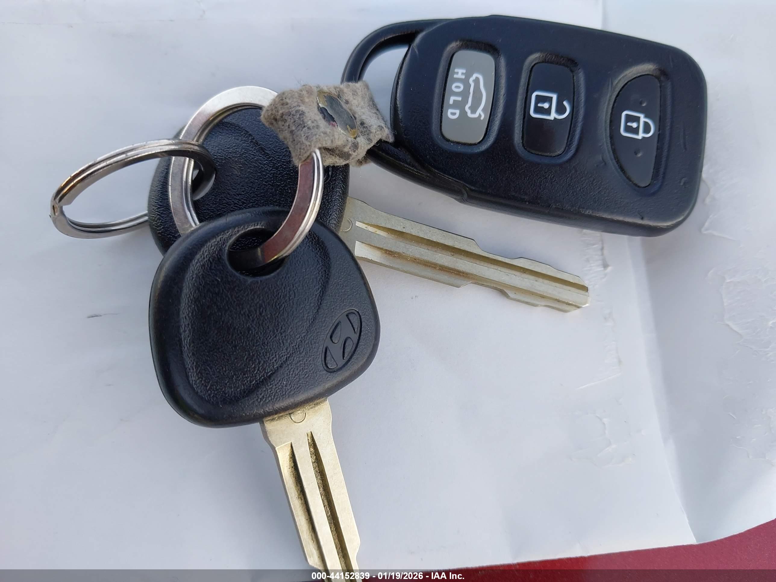 HYUNDAI ELANTRA image 11