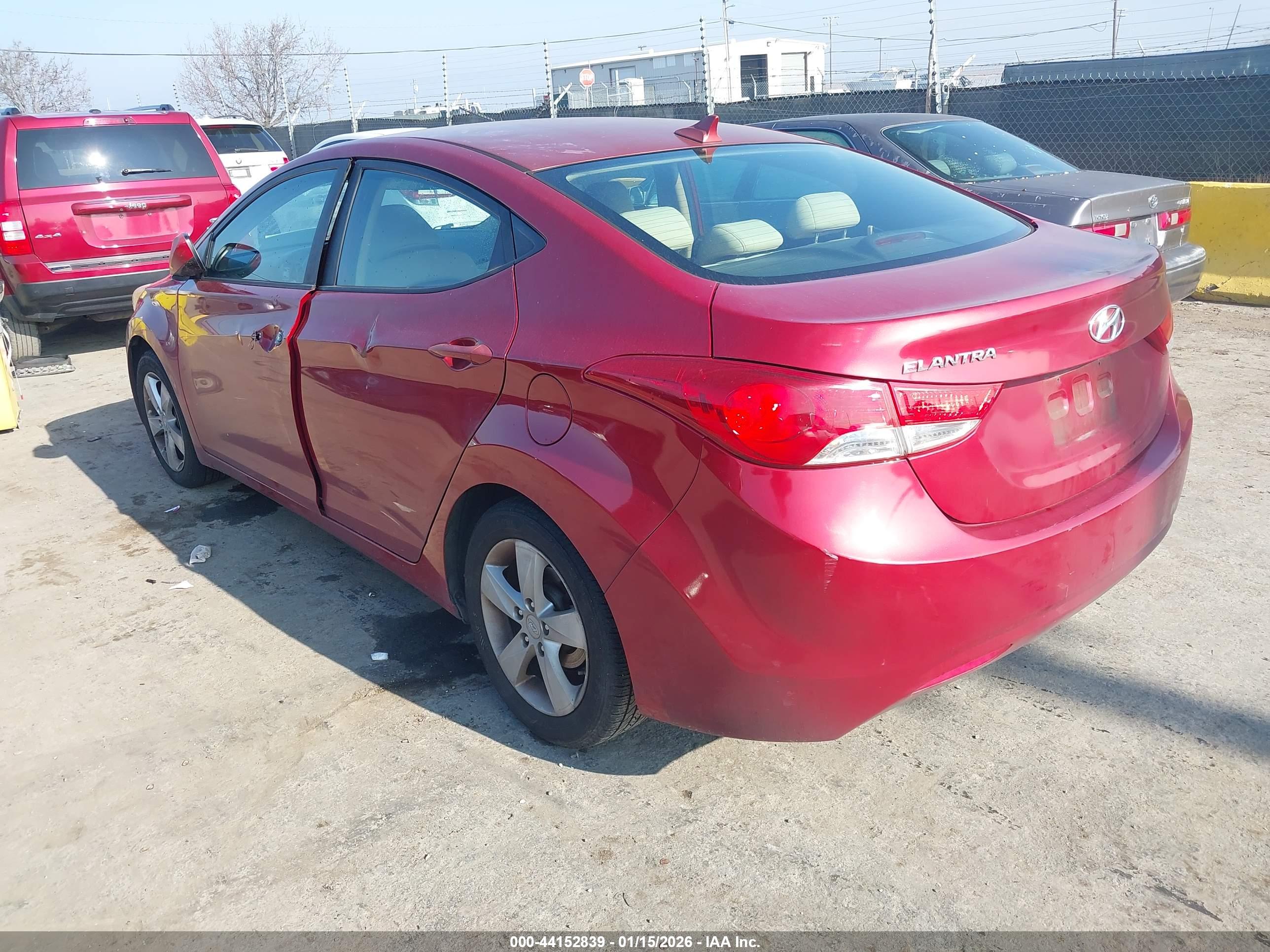 HYUNDAI ELANTRA image 3