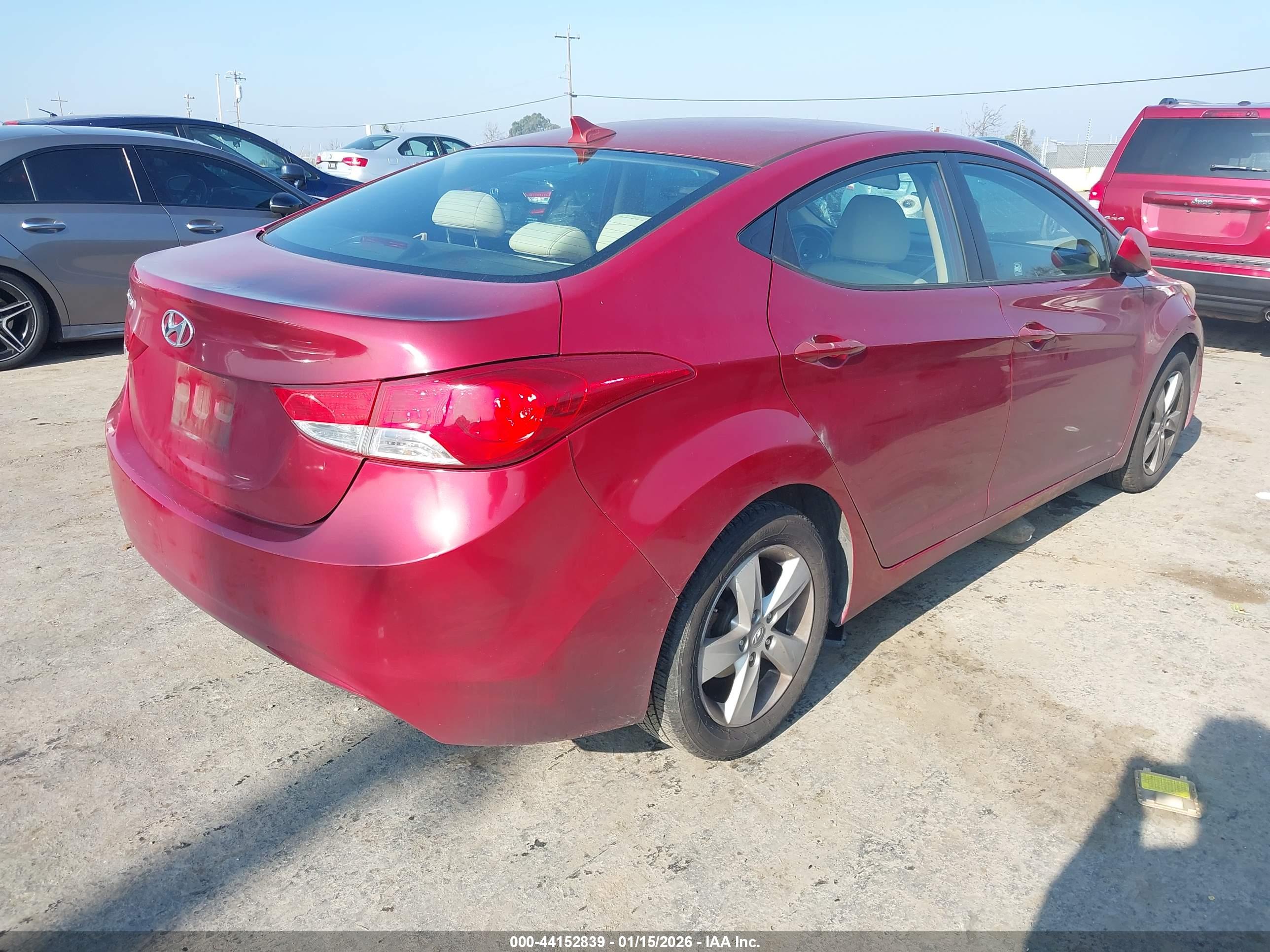 HYUNDAI ELANTRA image 4