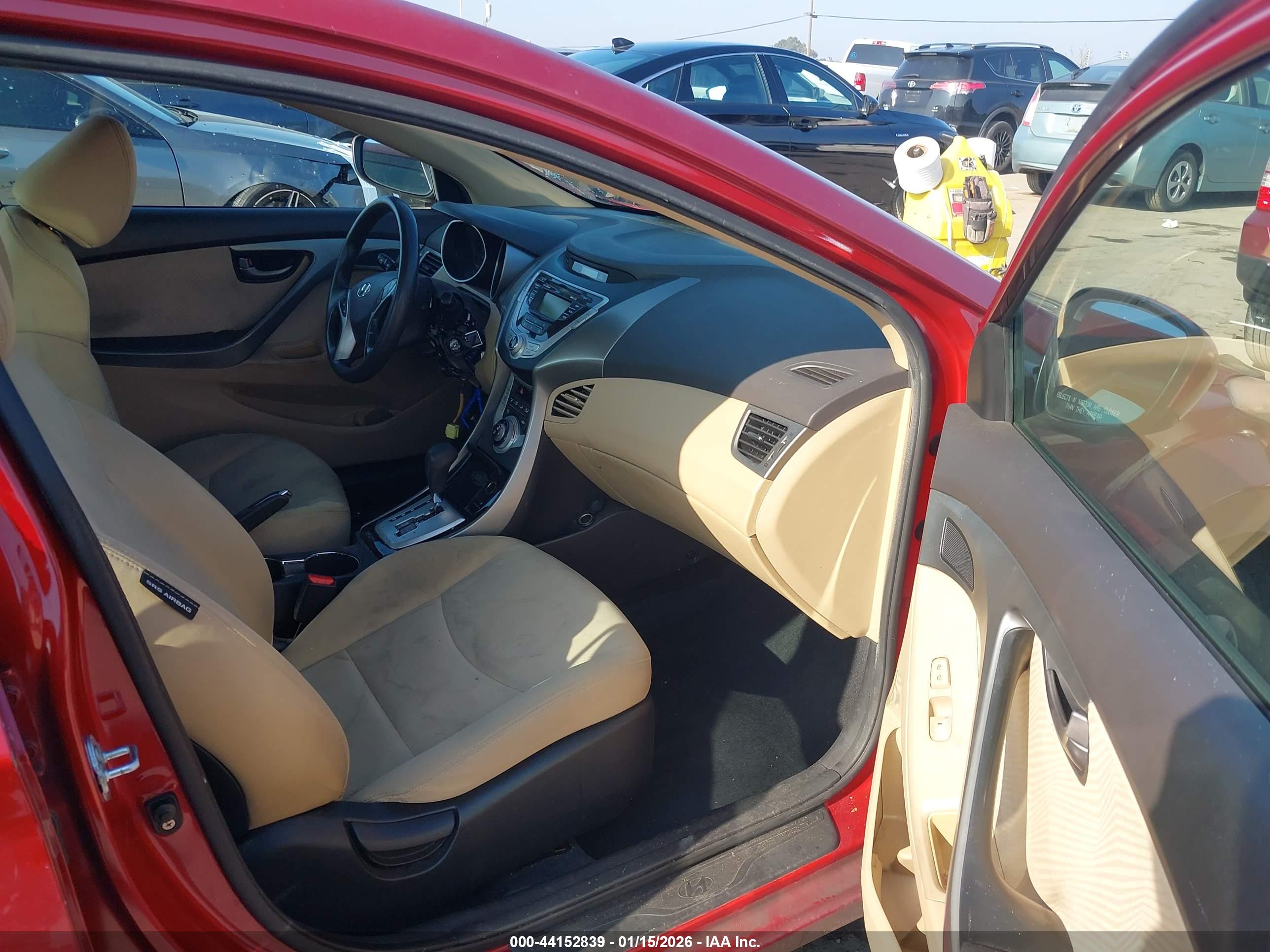 HYUNDAI ELANTRA image 5