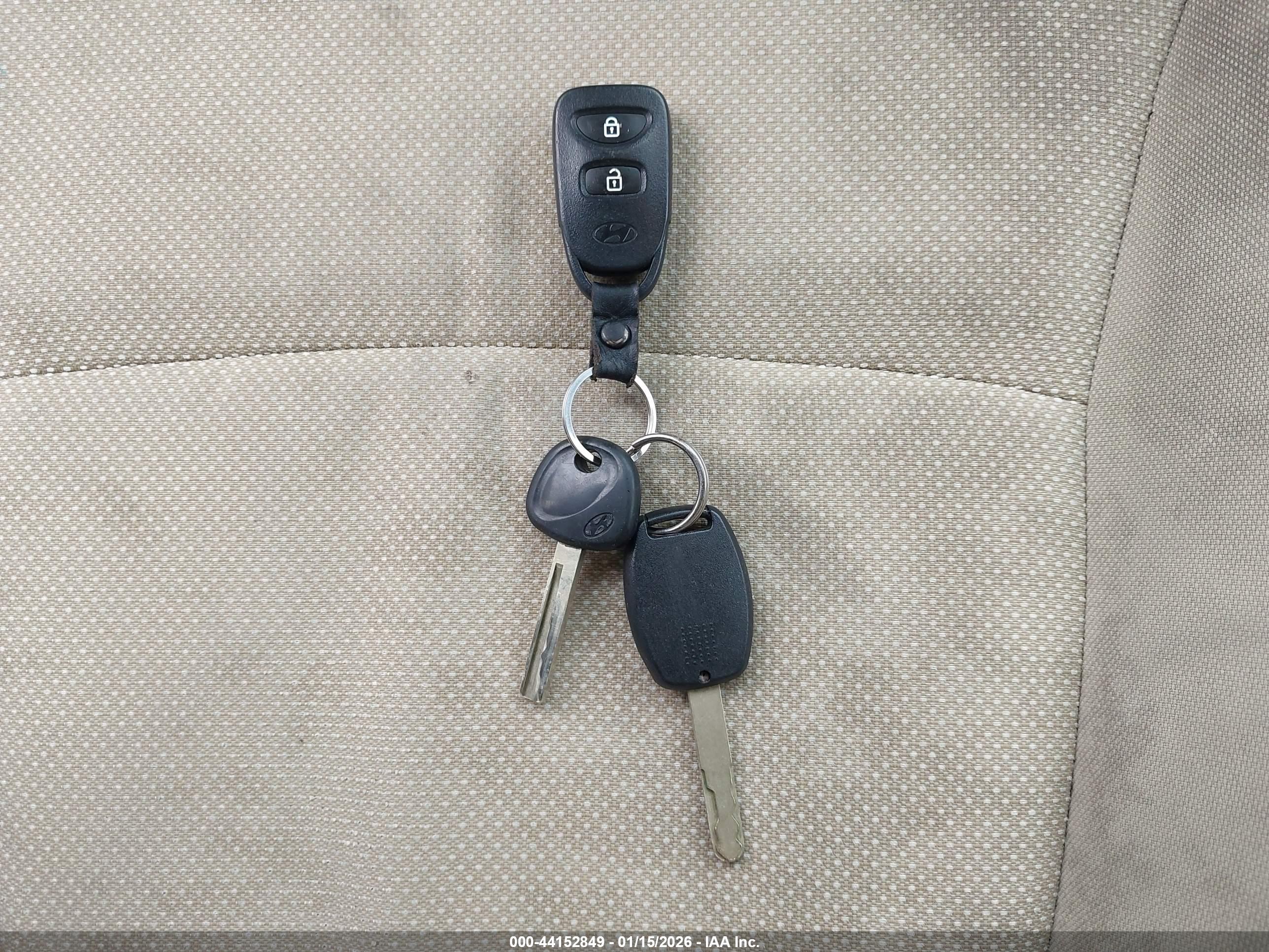 HYUNDAI ACCENT image 11