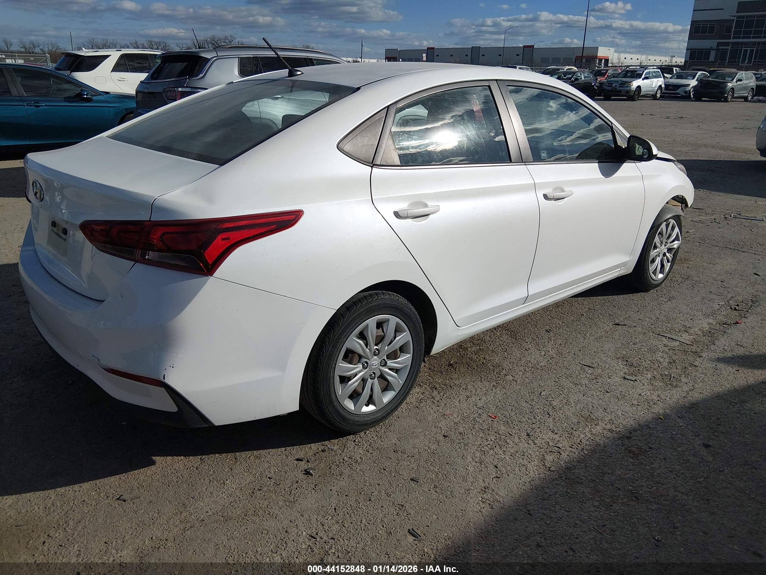 HYUNDAI ACCENT image 4