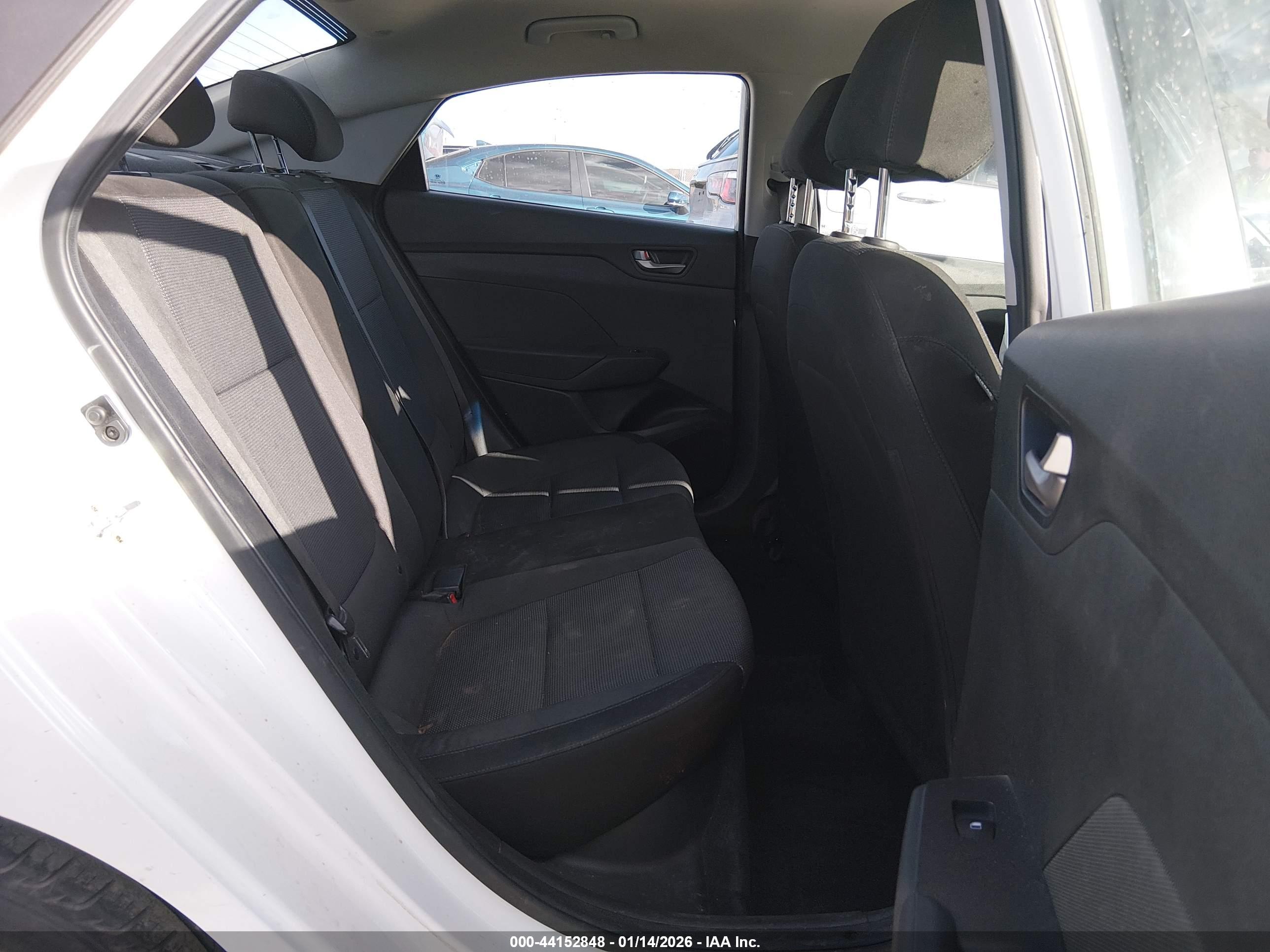 HYUNDAI ACCENT image 8