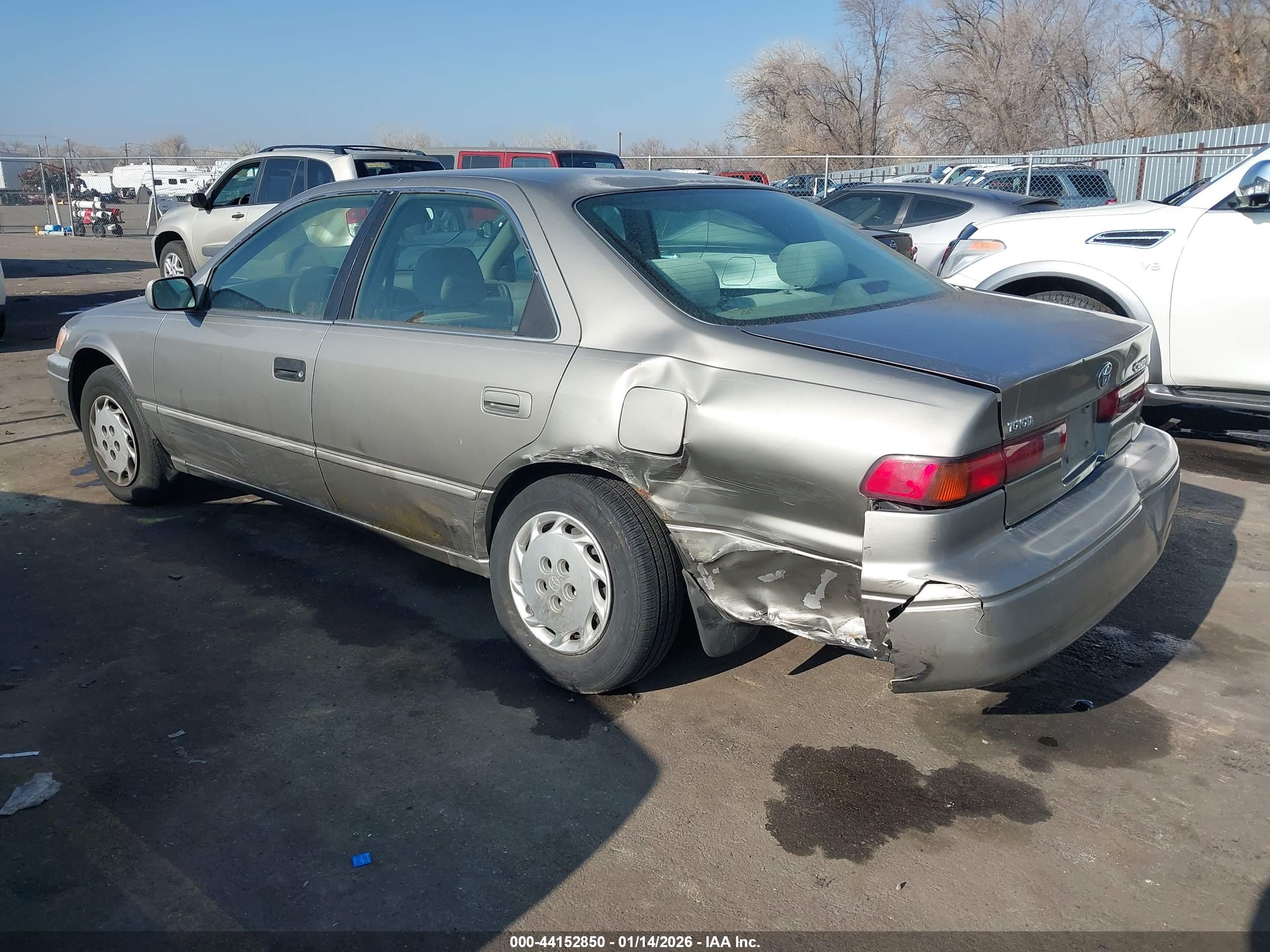 TOYOTA CAMRY image 3