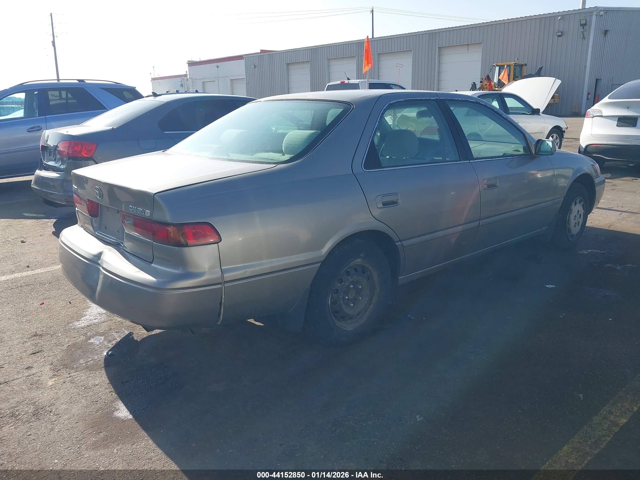 TOYOTA CAMRY image 4