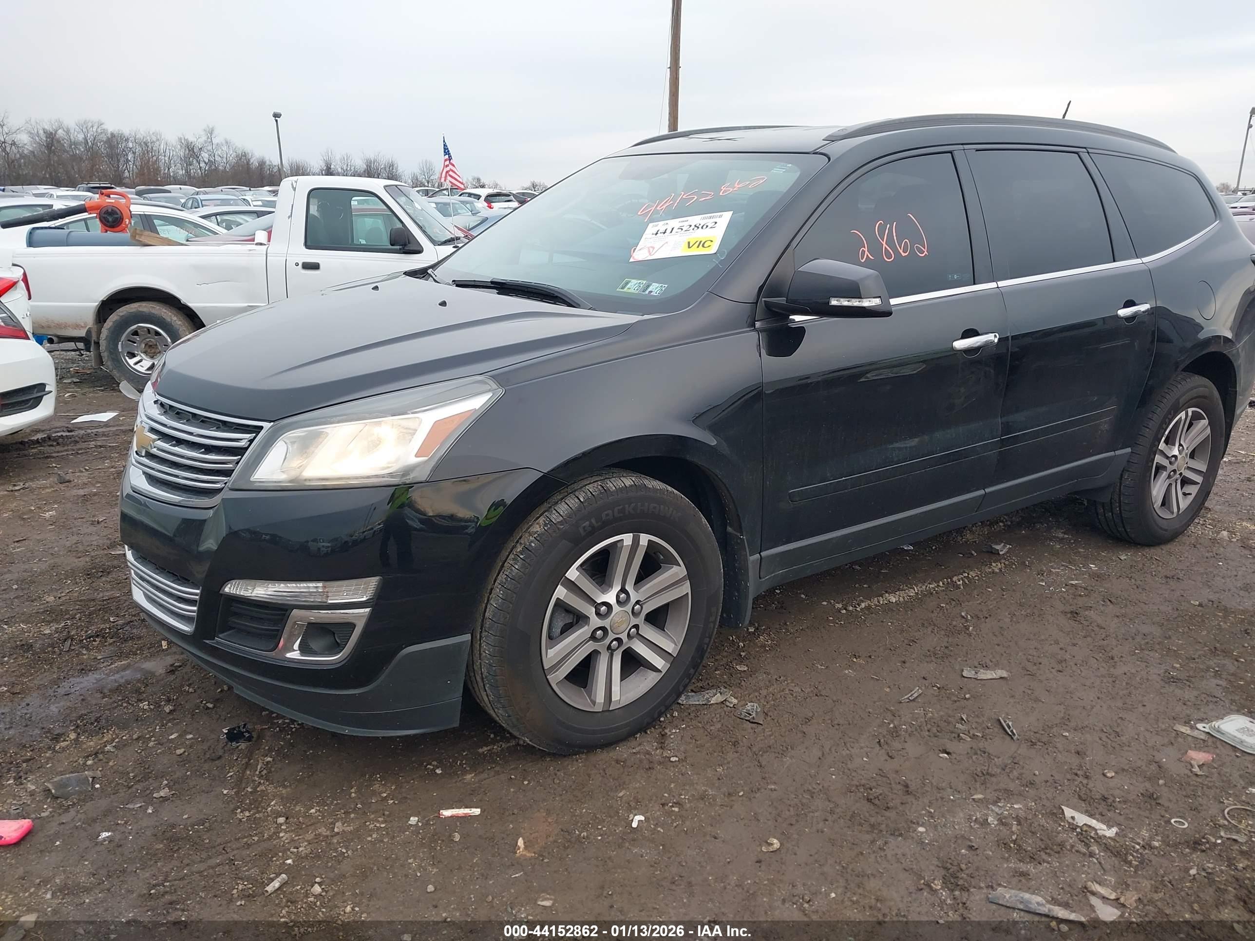 CHEVROLET TRAVERSE image 2