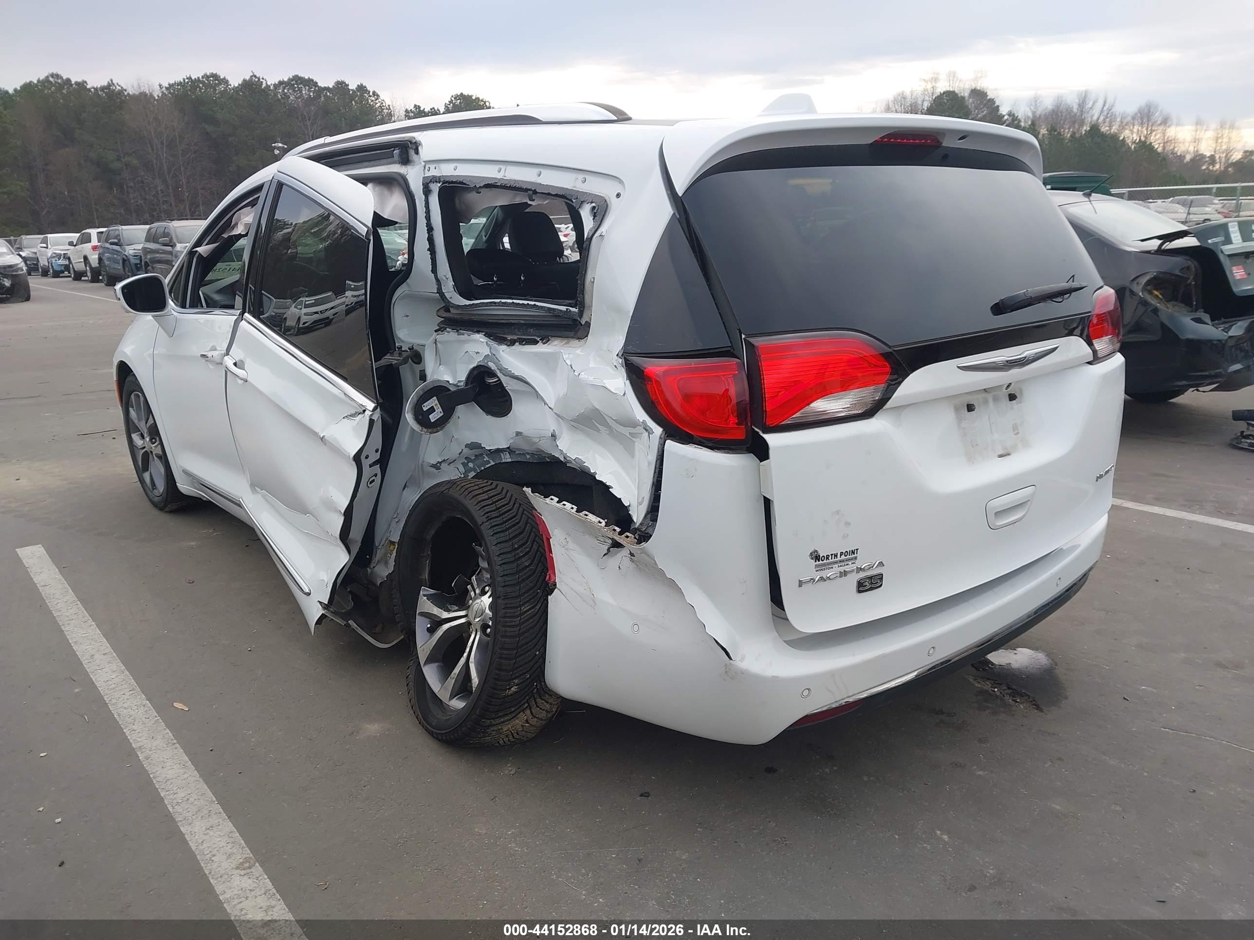 CHRYSLER PACIFICA image 3