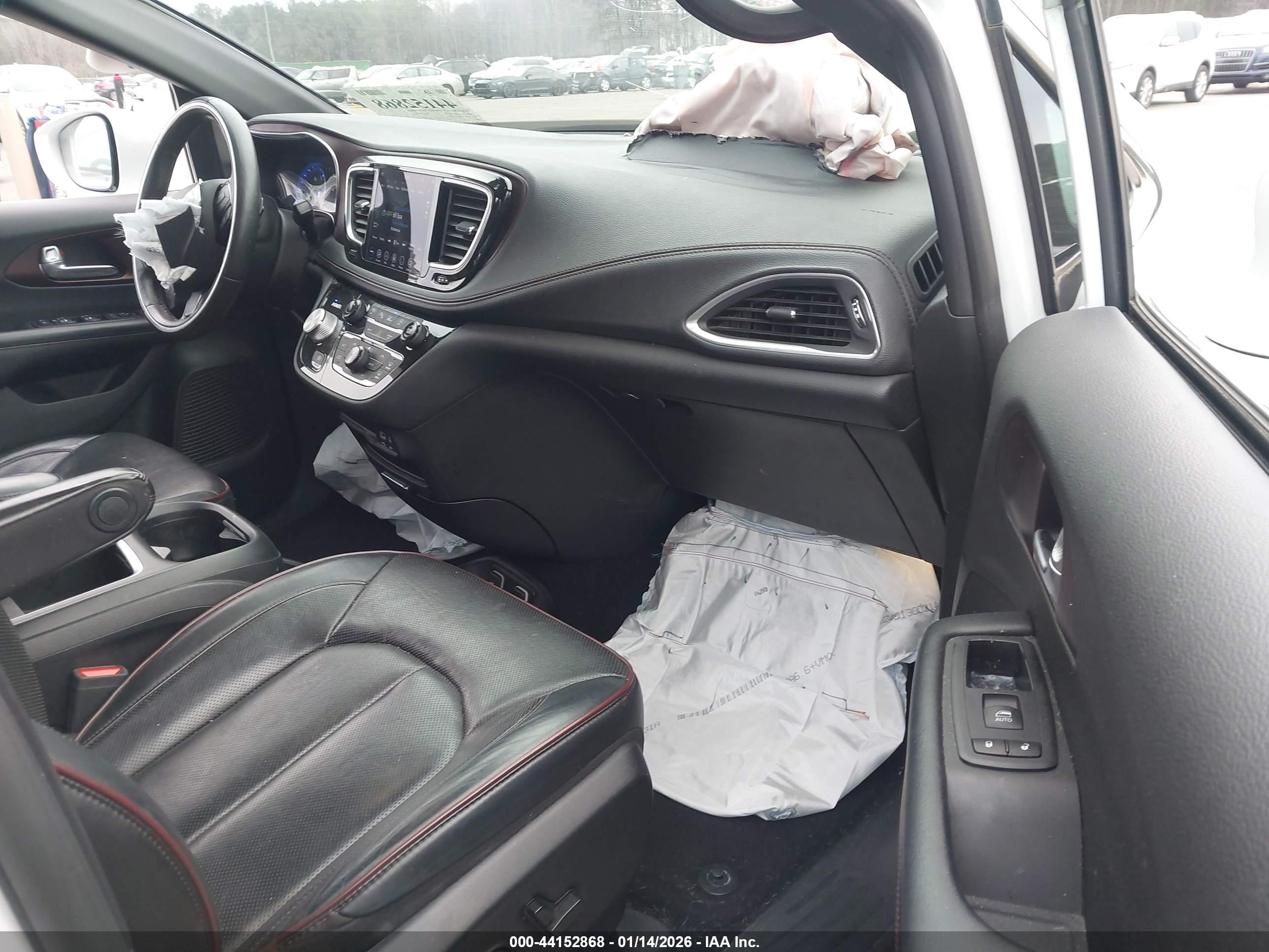 CHRYSLER PACIFICA image 5