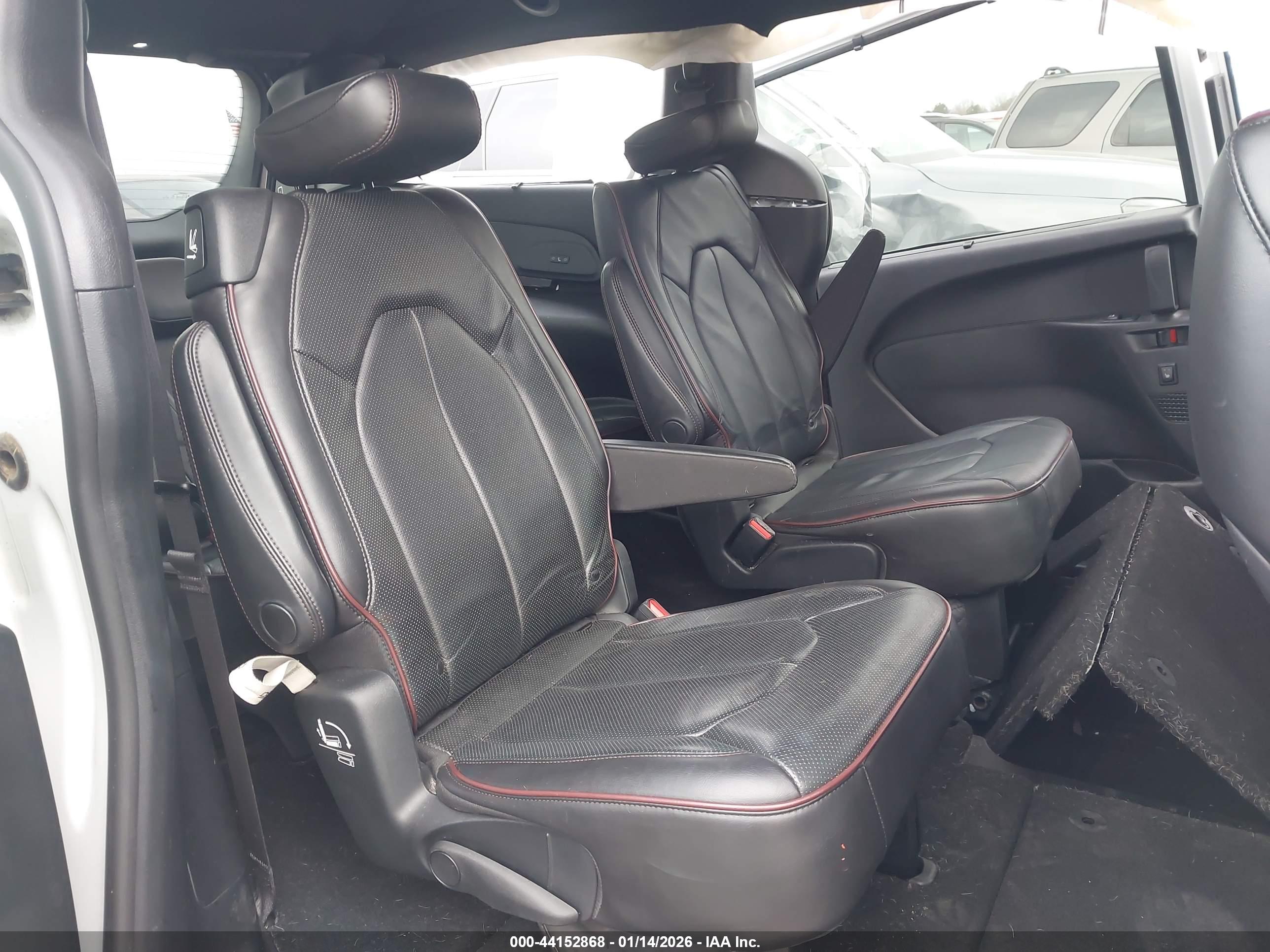 CHRYSLER PACIFICA image 8