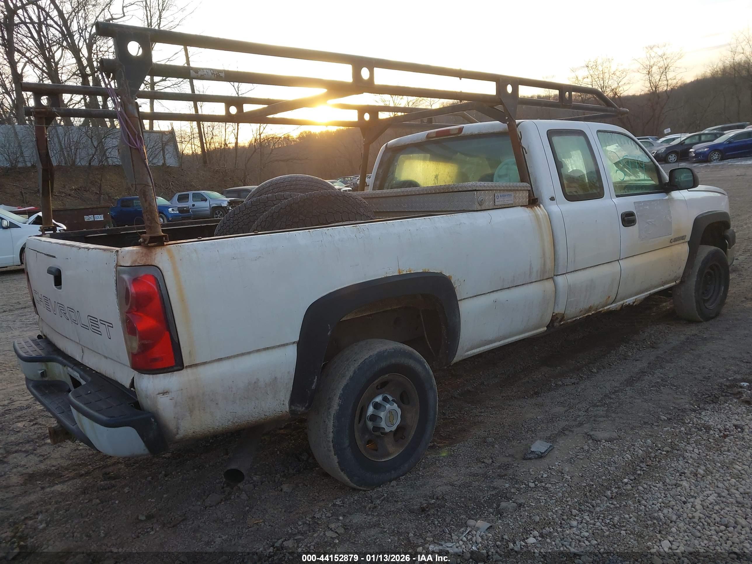 CHEVROLET SILVERADO image 4