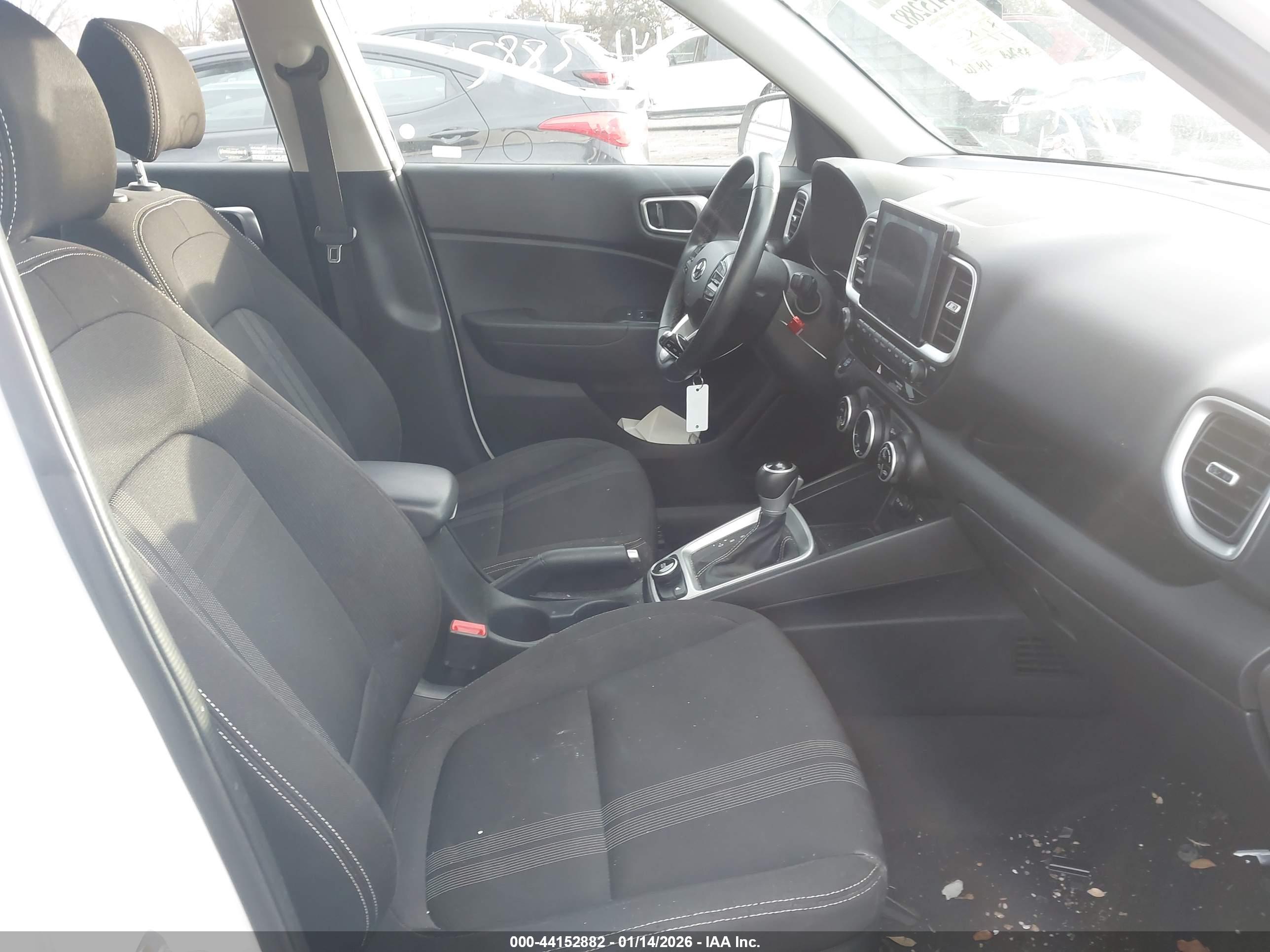 HYUNDAI VENUE image 5