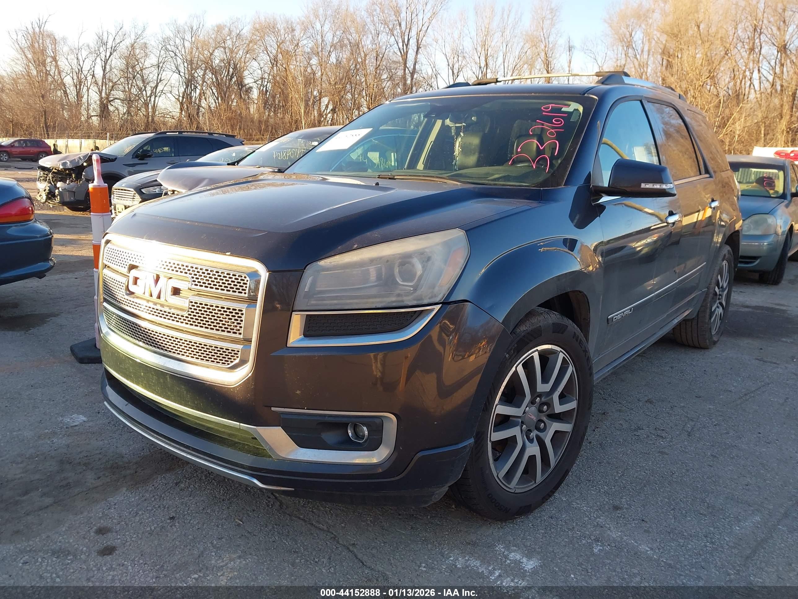 GMC ACADIA image 2