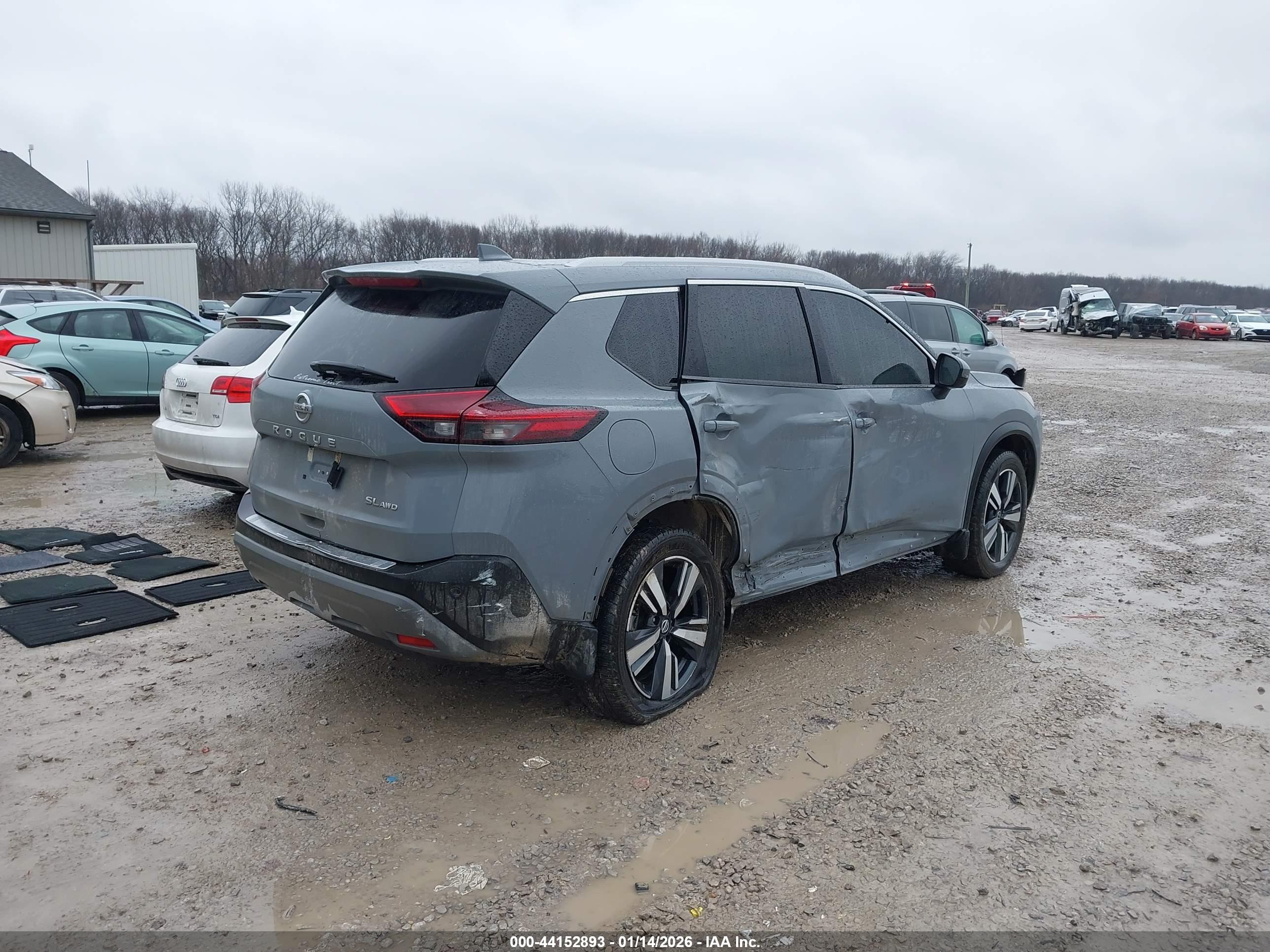 NISSAN ROGUE image 4