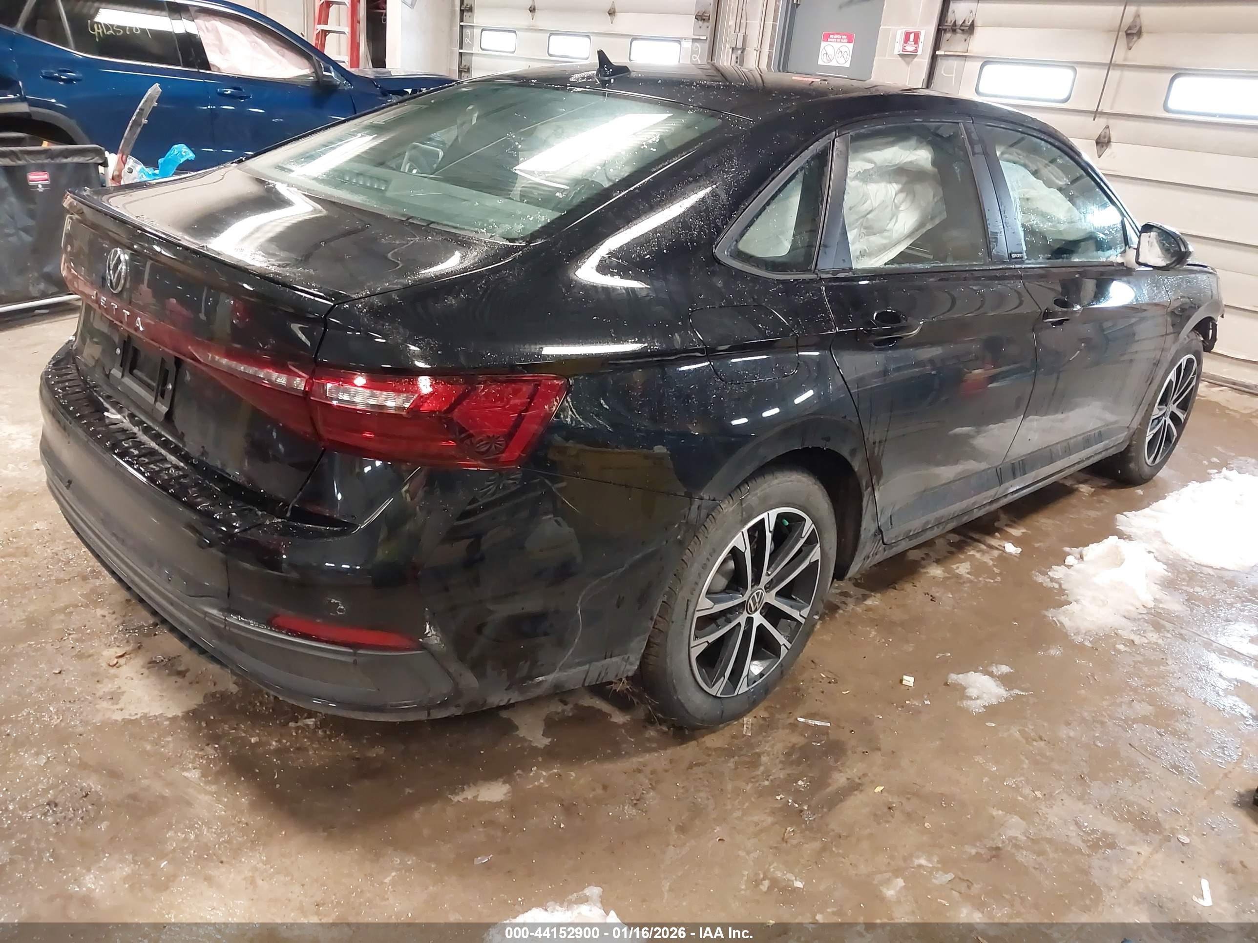 VOLKSWAGEN JETTA image 4