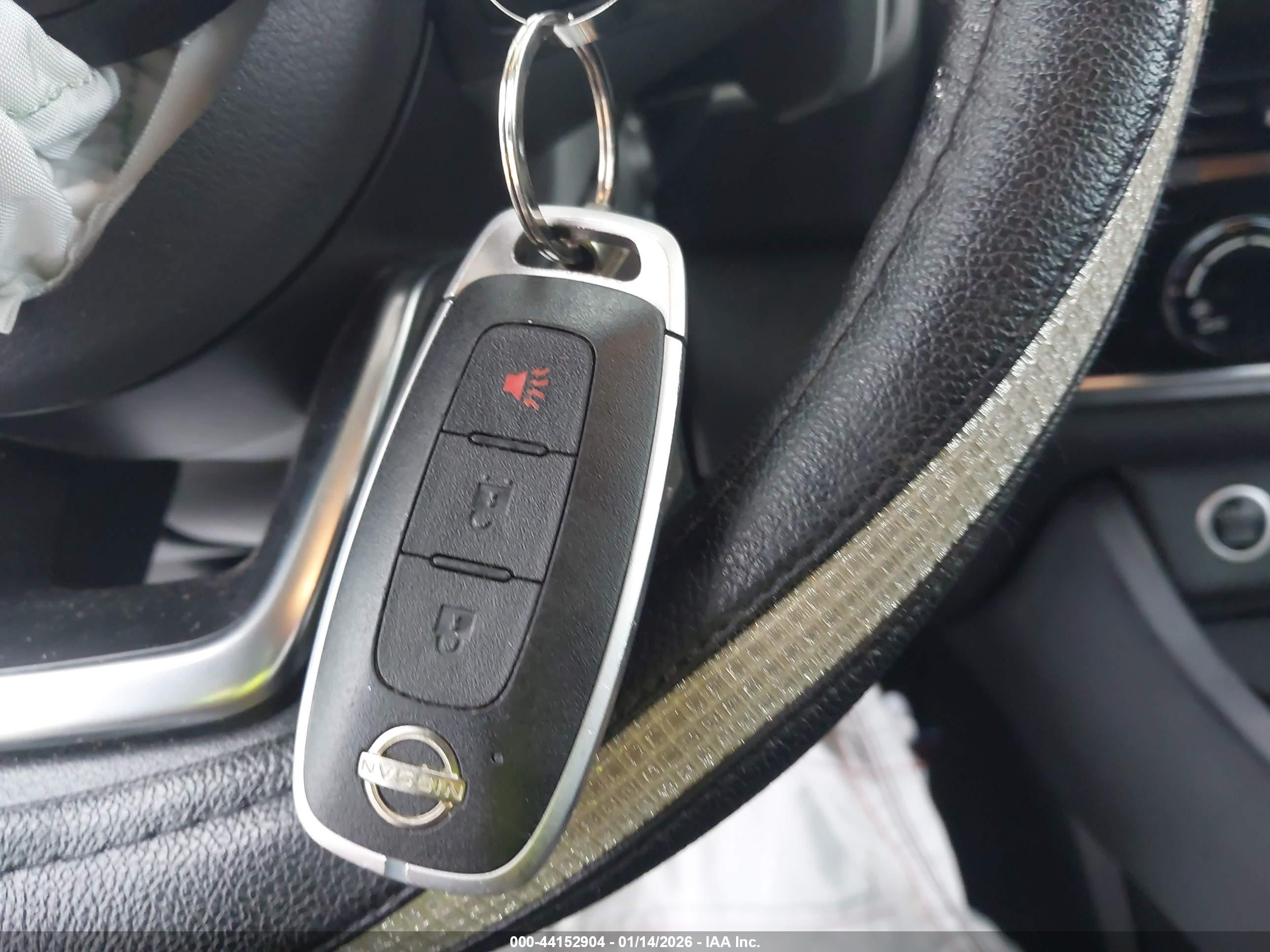 NISSAN ROGUE image 11