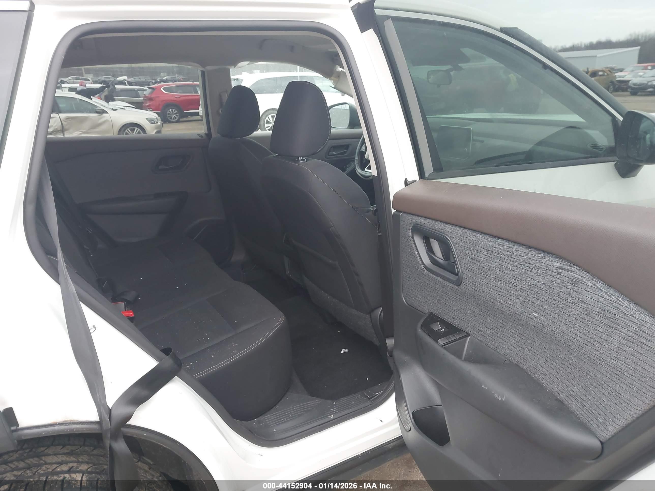 NISSAN ROGUE image 8