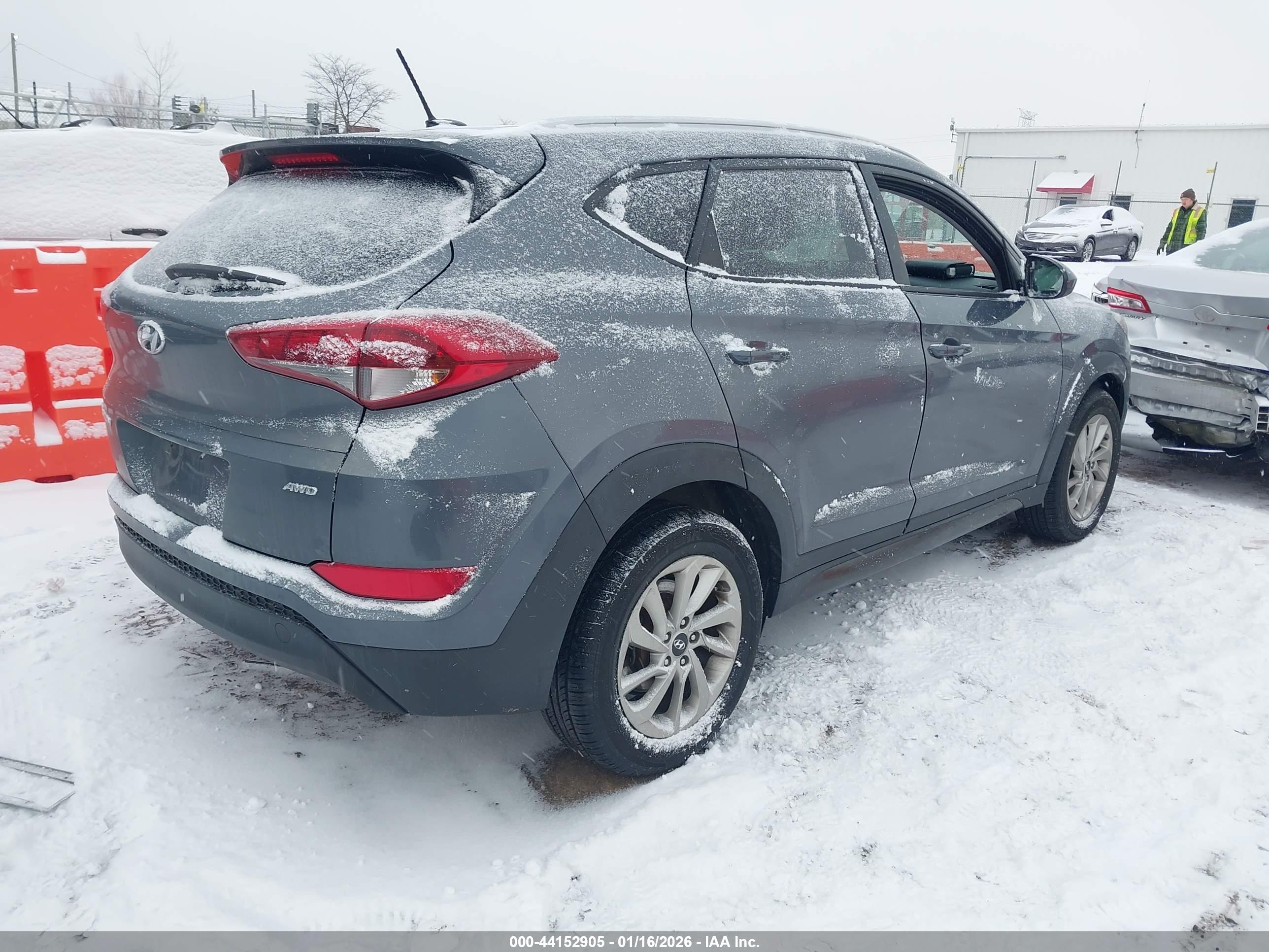 HYUNDAI TUCSON image 4
