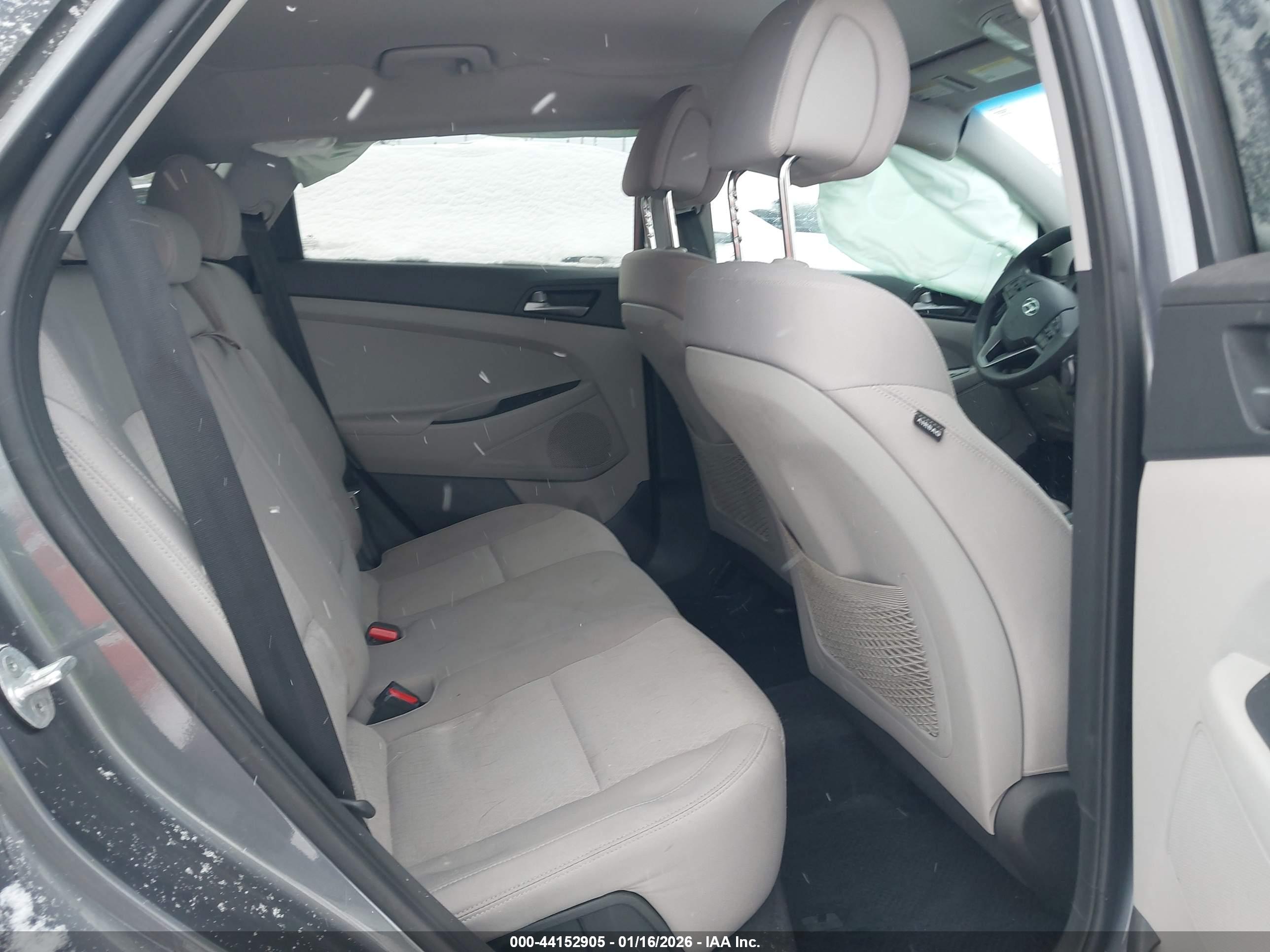 HYUNDAI TUCSON image 8
