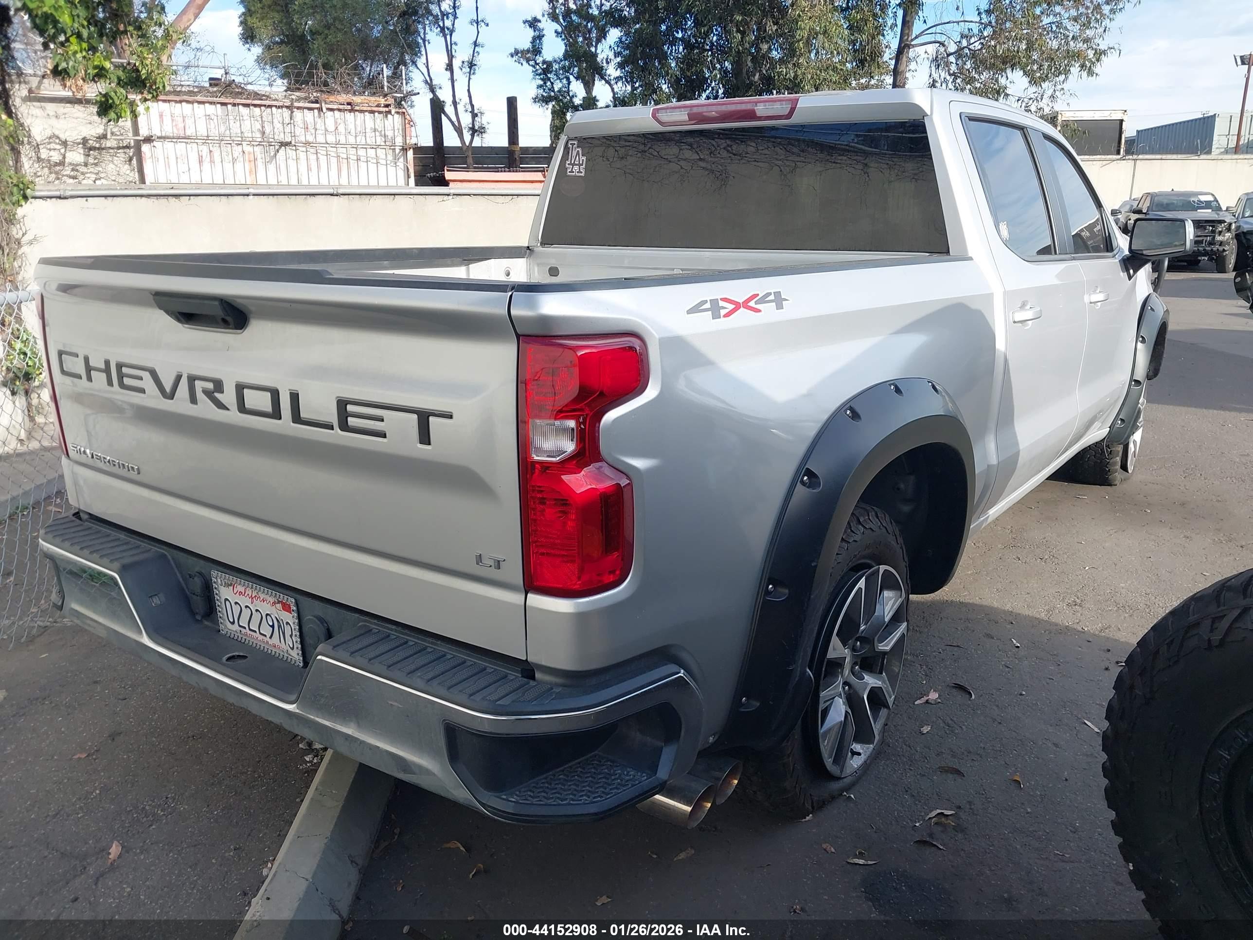 CHEVROLET SILVERADO image 4