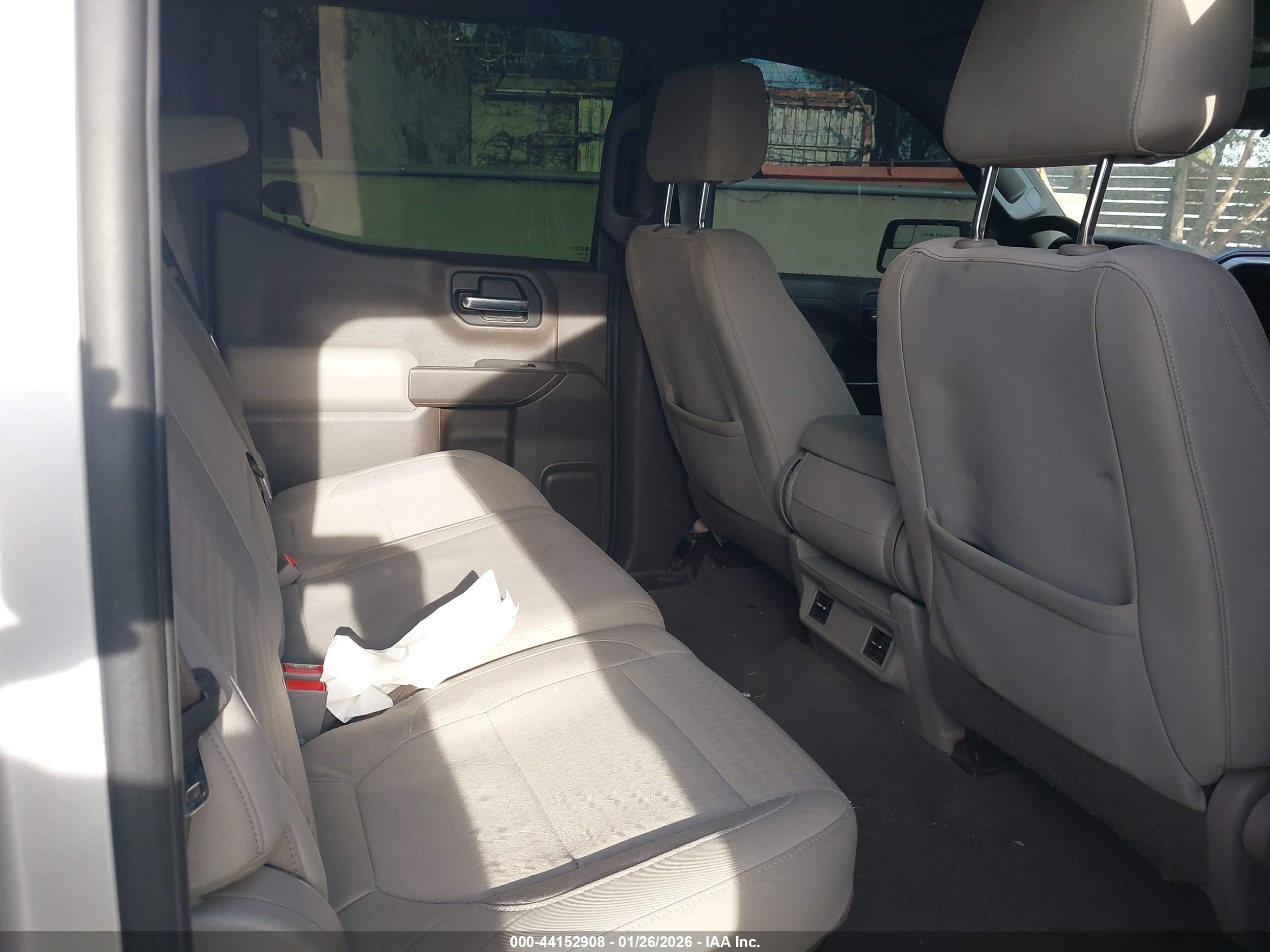 CHEVROLET SILVERADO image 8