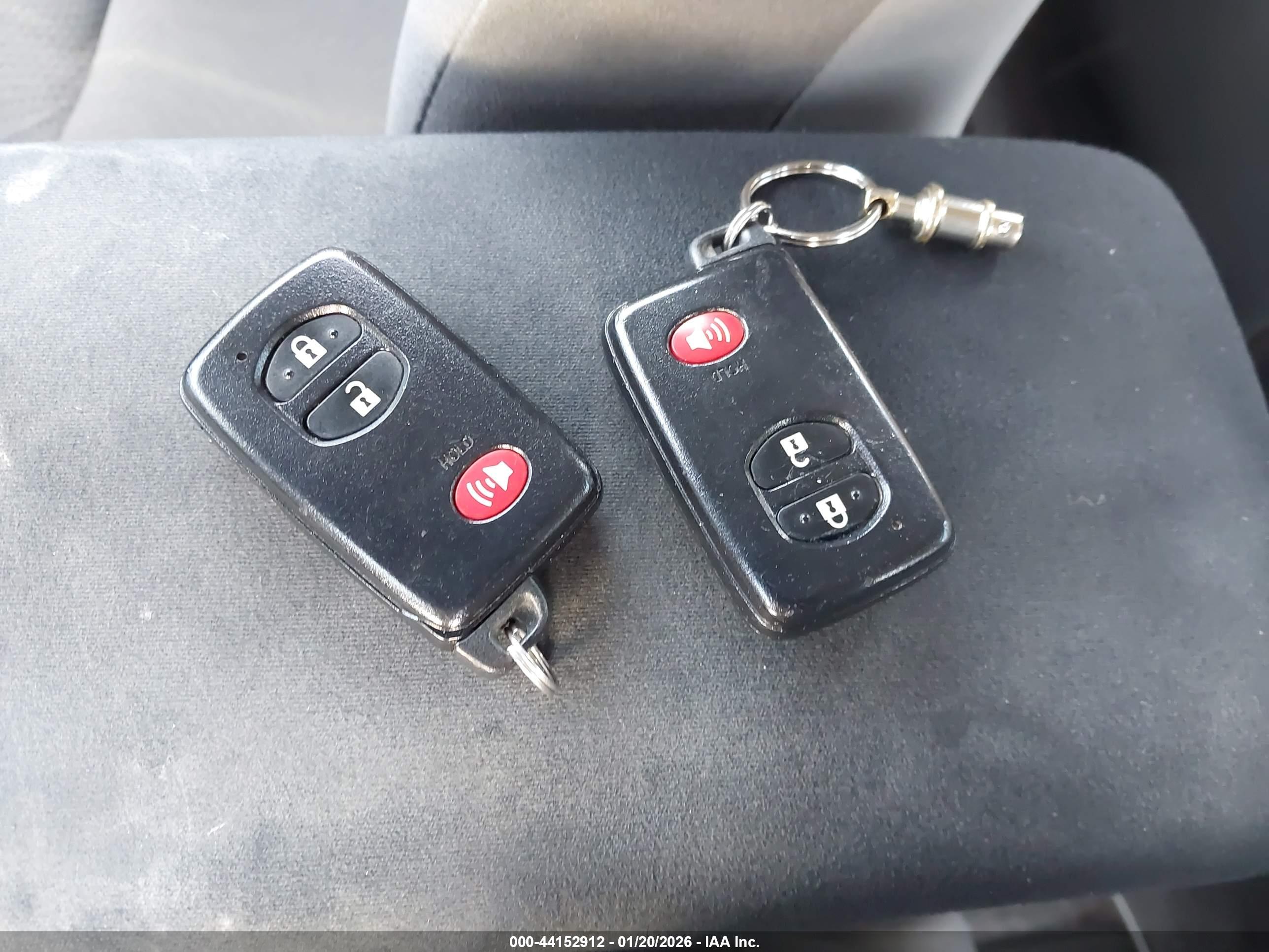 TOYOTA PRIUS image 11