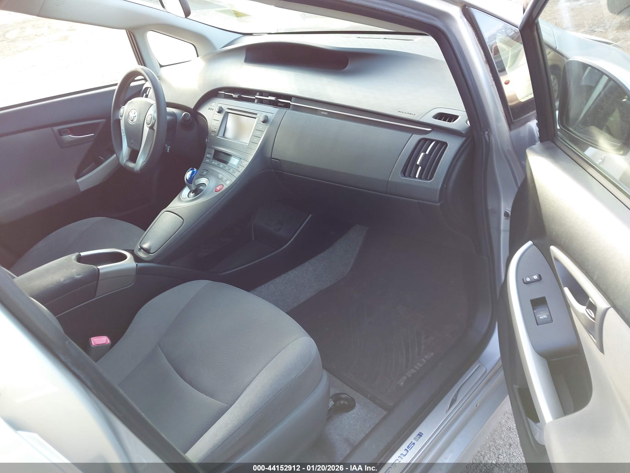 TOYOTA PRIUS image 5
