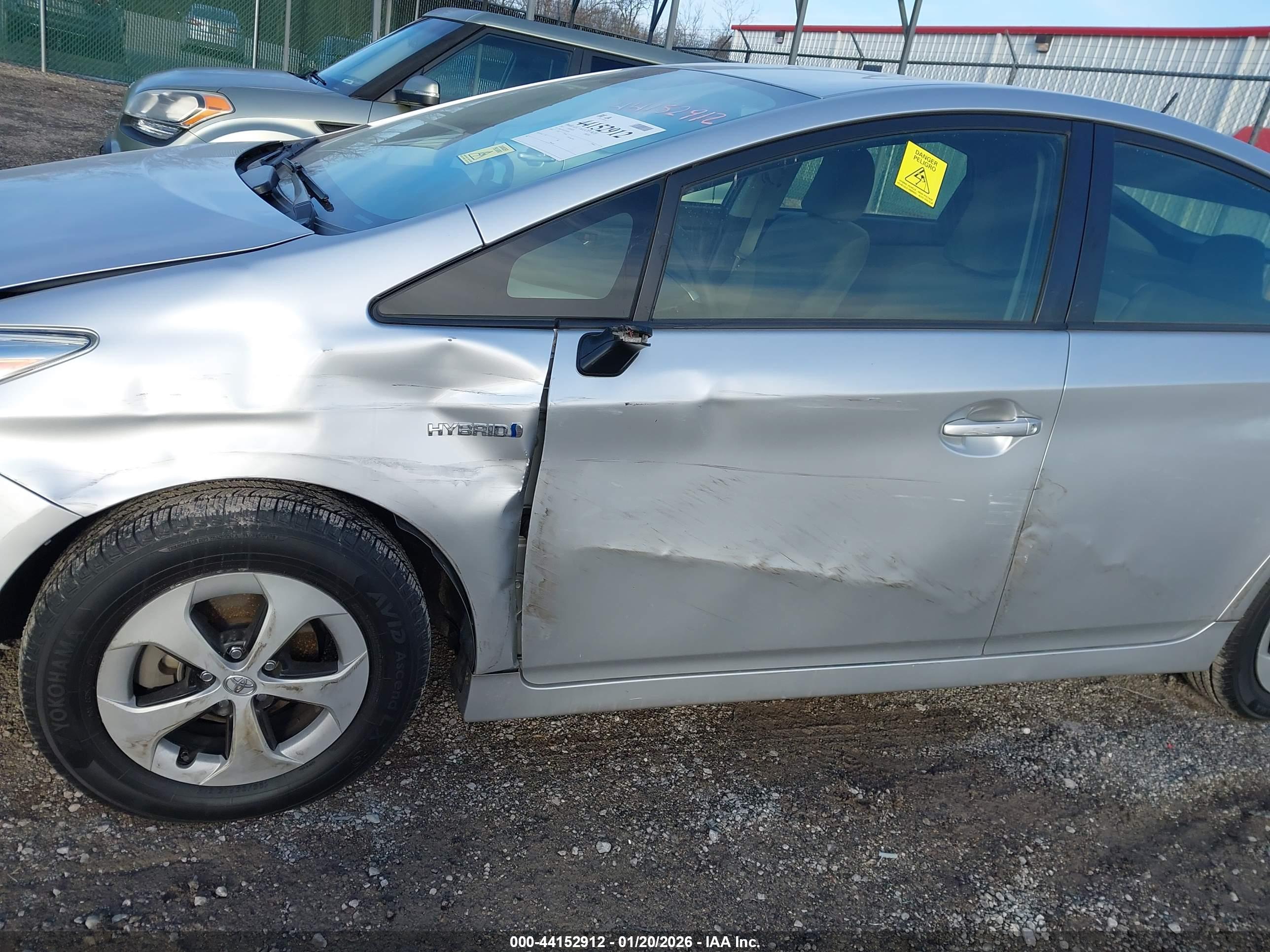 TOYOTA PRIUS image 6