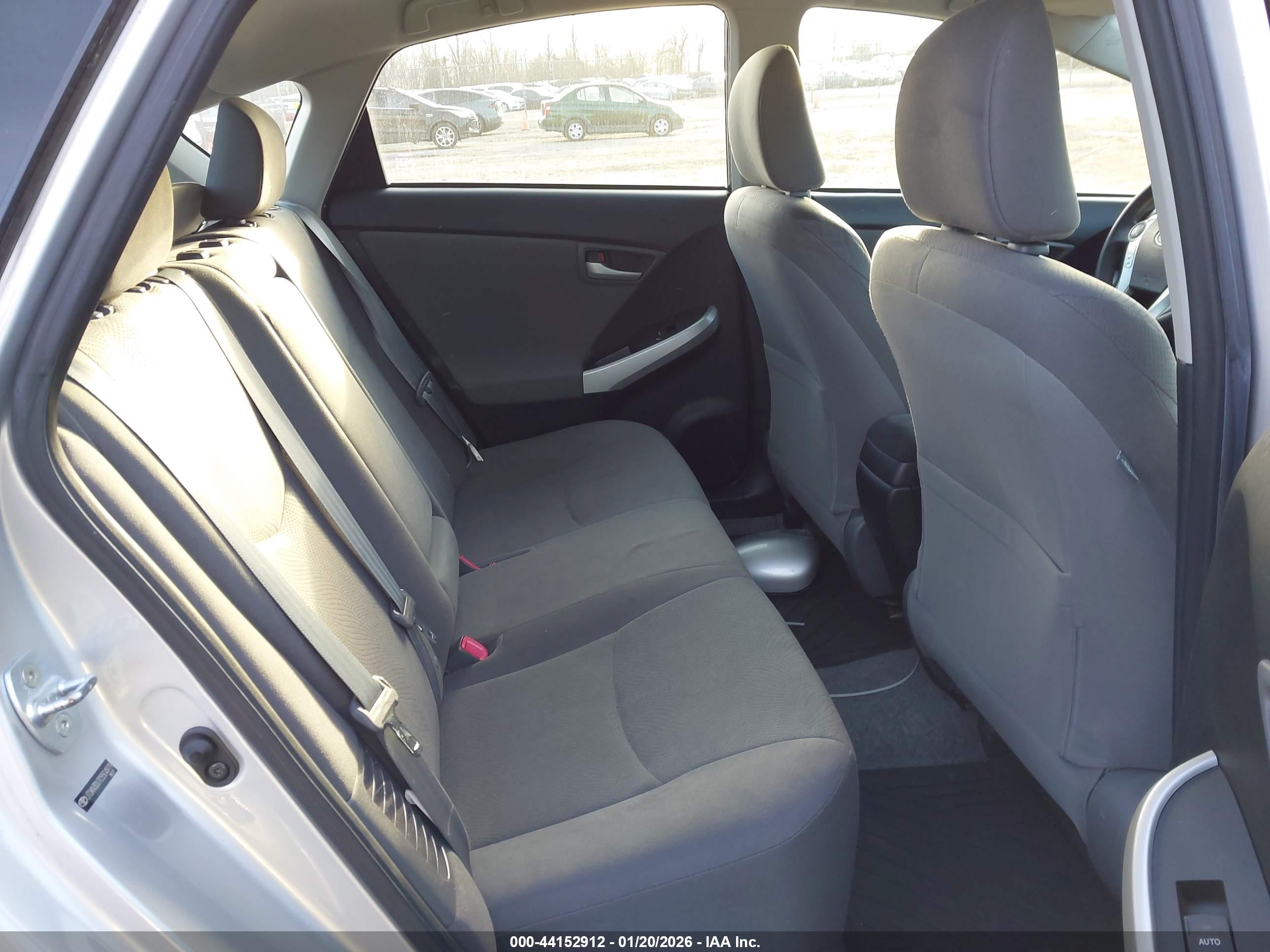 TOYOTA PRIUS image 8
