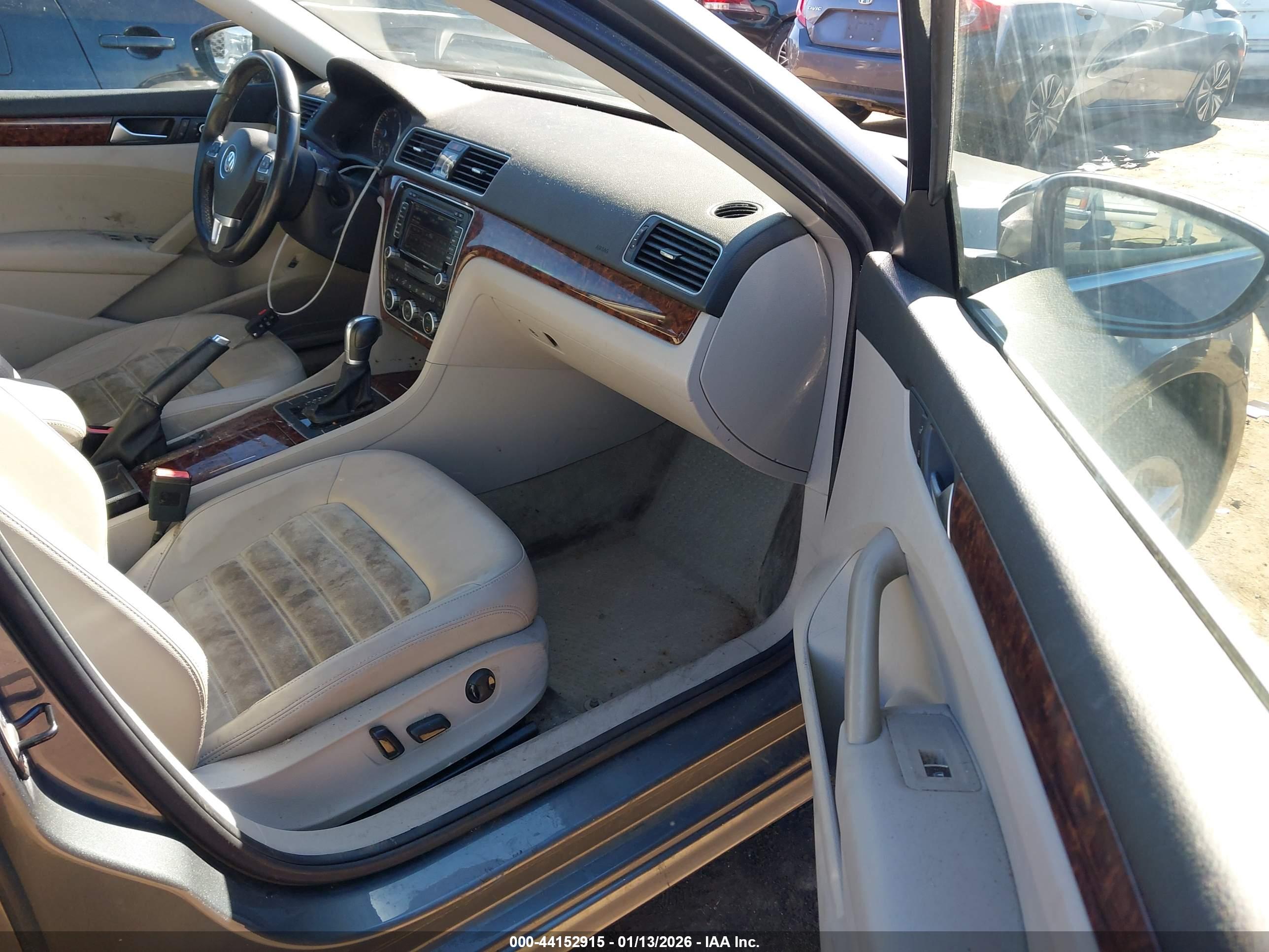 VOLKSWAGEN PASSAT image 5