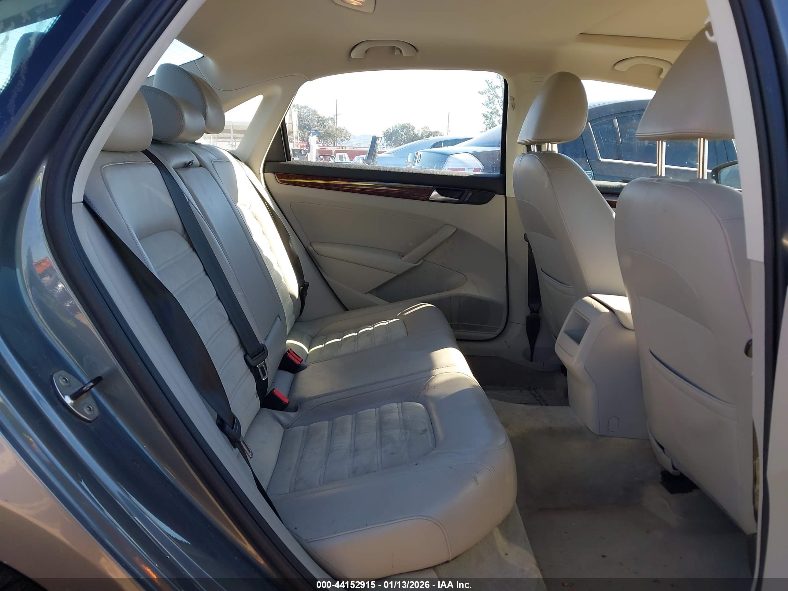 VOLKSWAGEN PASSAT image 8