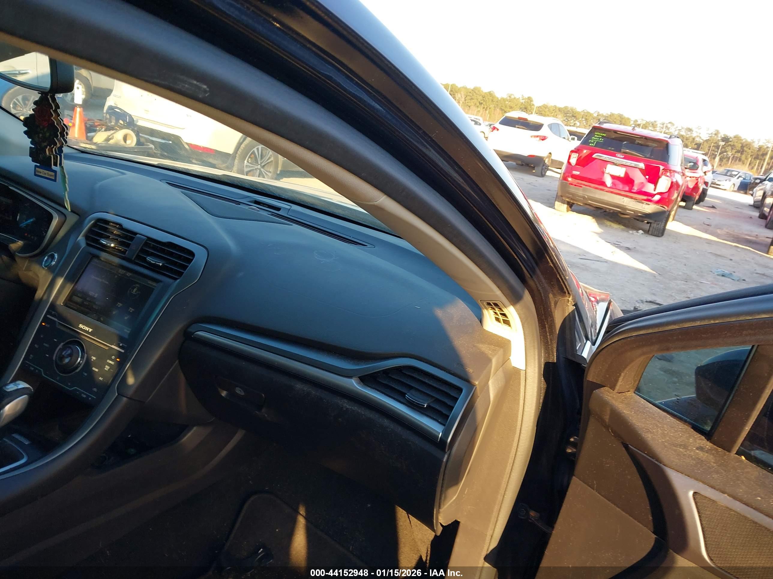 FORD FUSION image 5