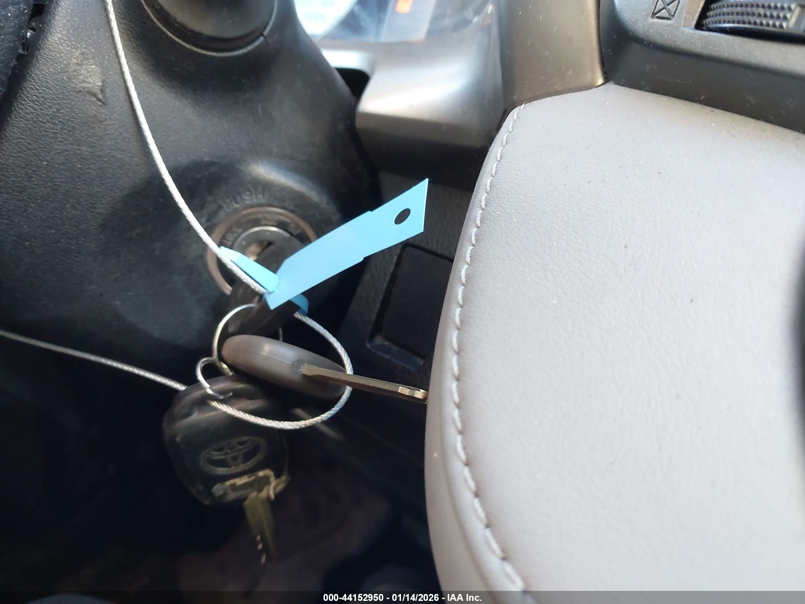 TOYOTA RAV4 image 11