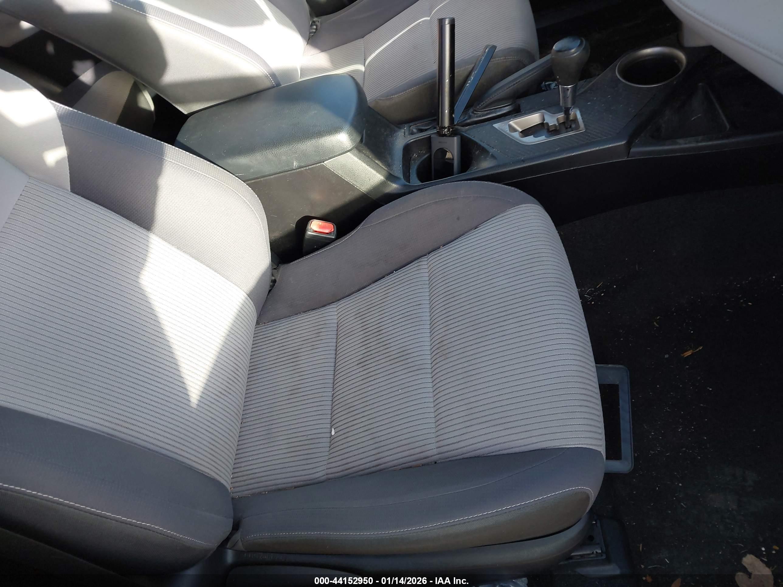 TOYOTA RAV4 image 5