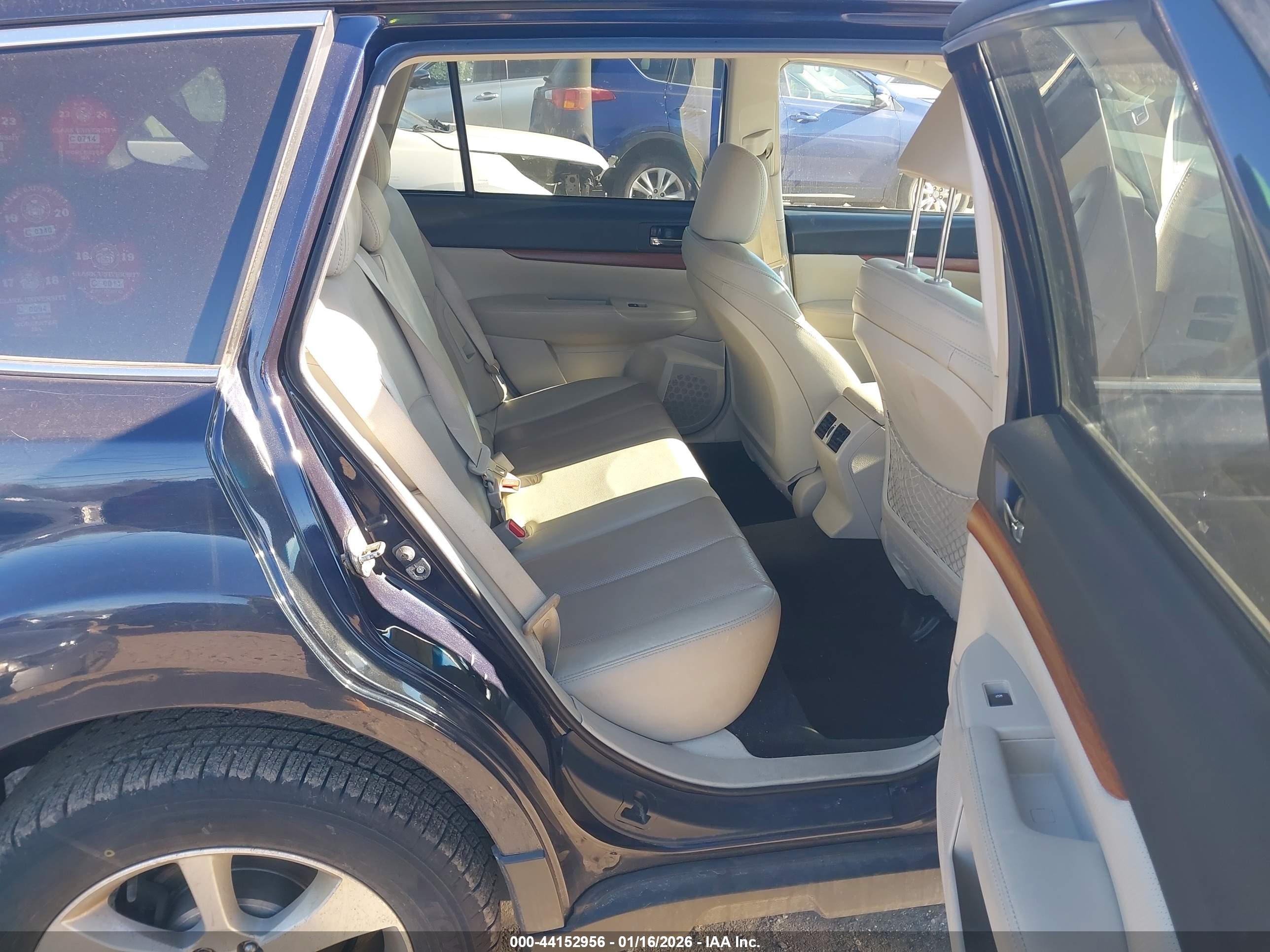 SUBARU OUTBACK image 8