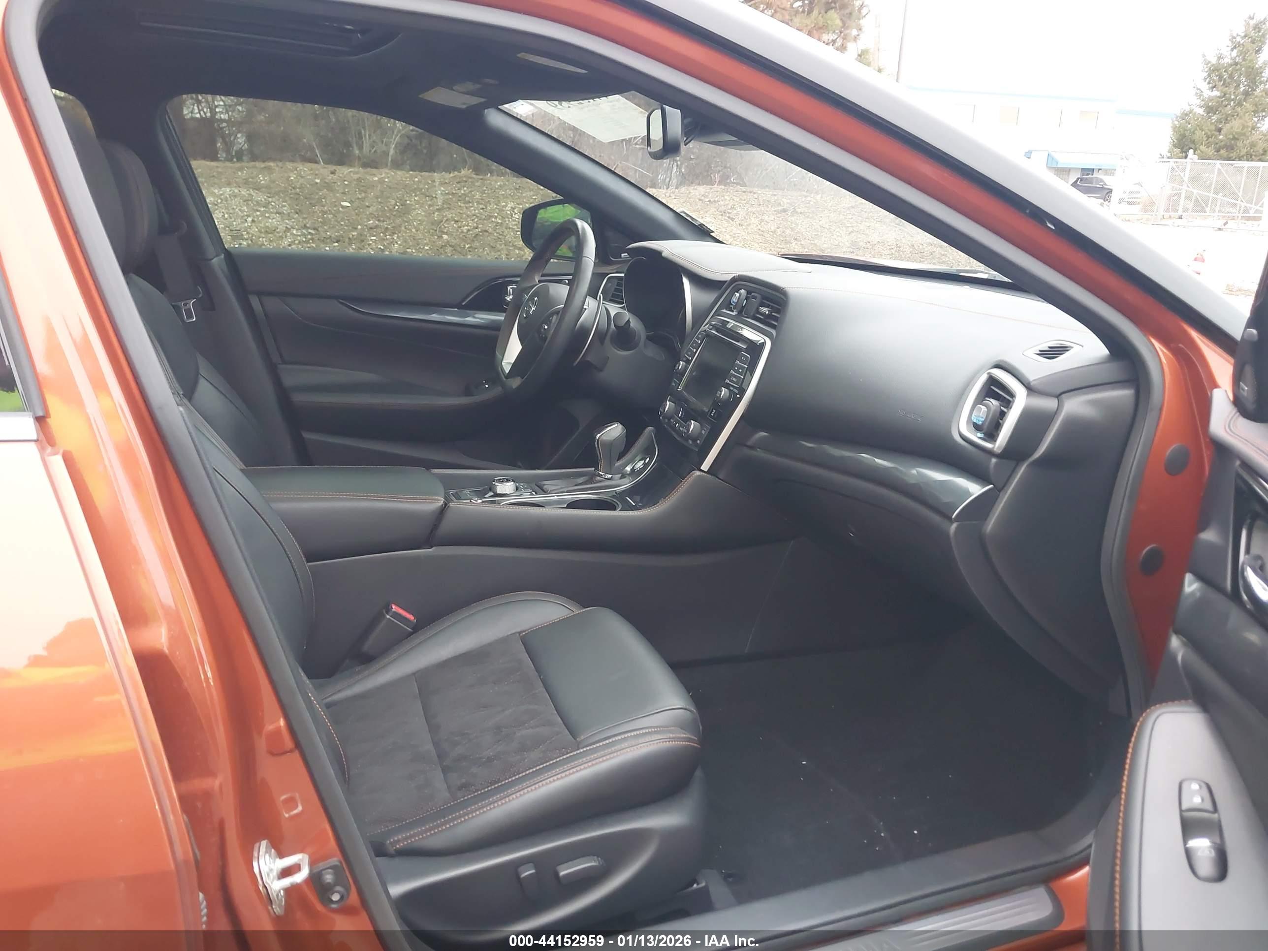 NISSAN MAXIMA image 5