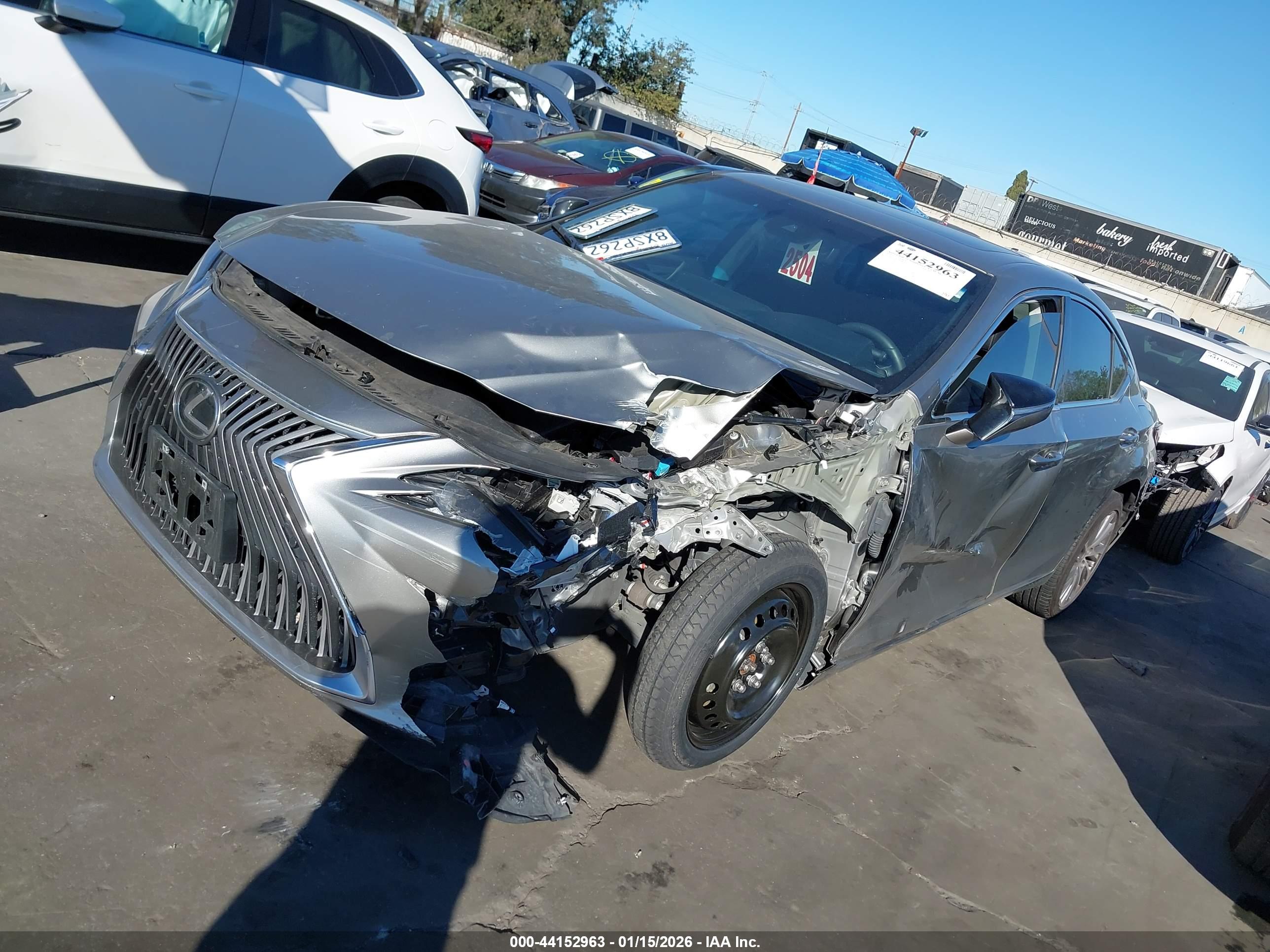 LEXUS ES image 2