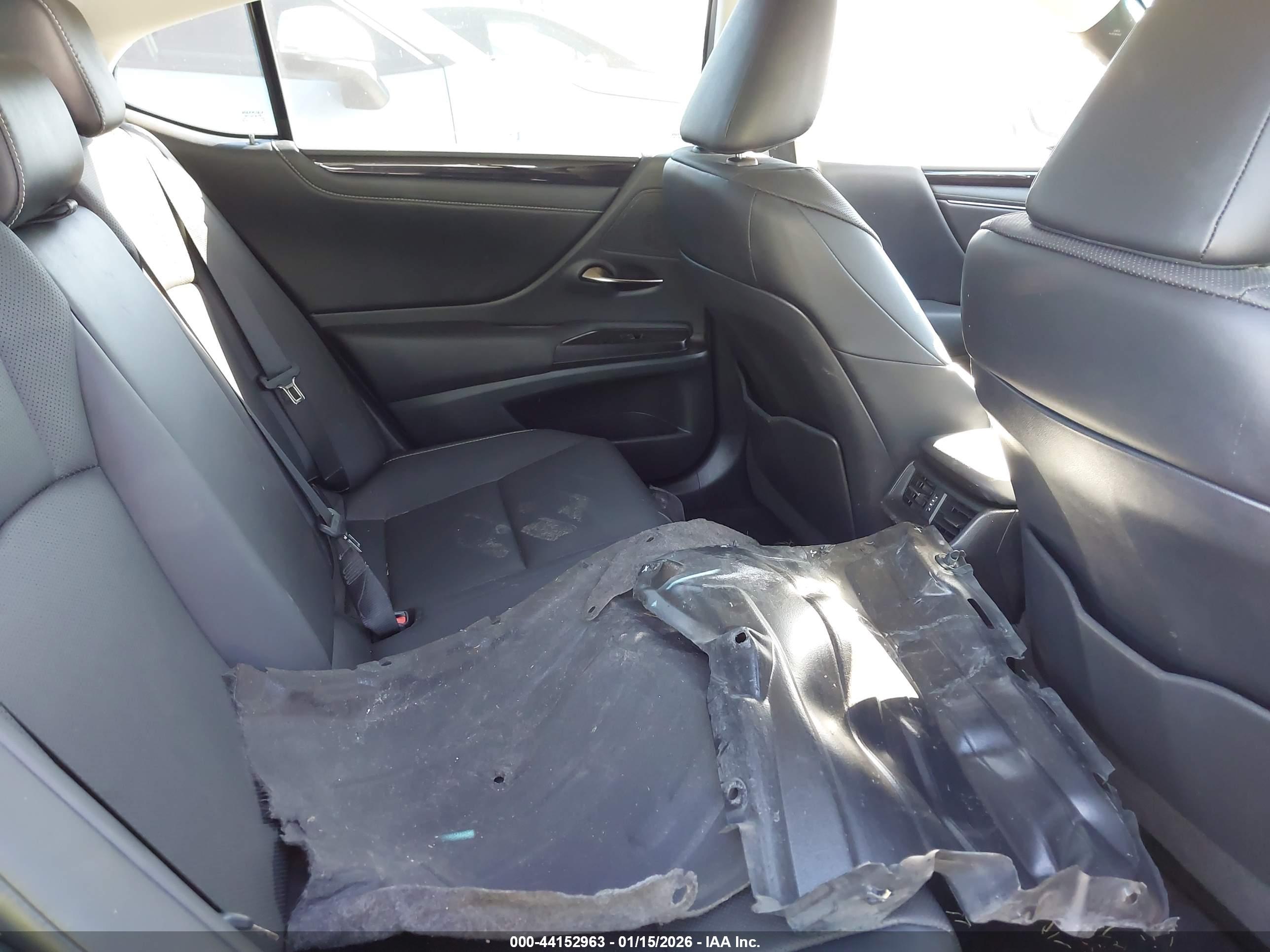 LEXUS ES image 8