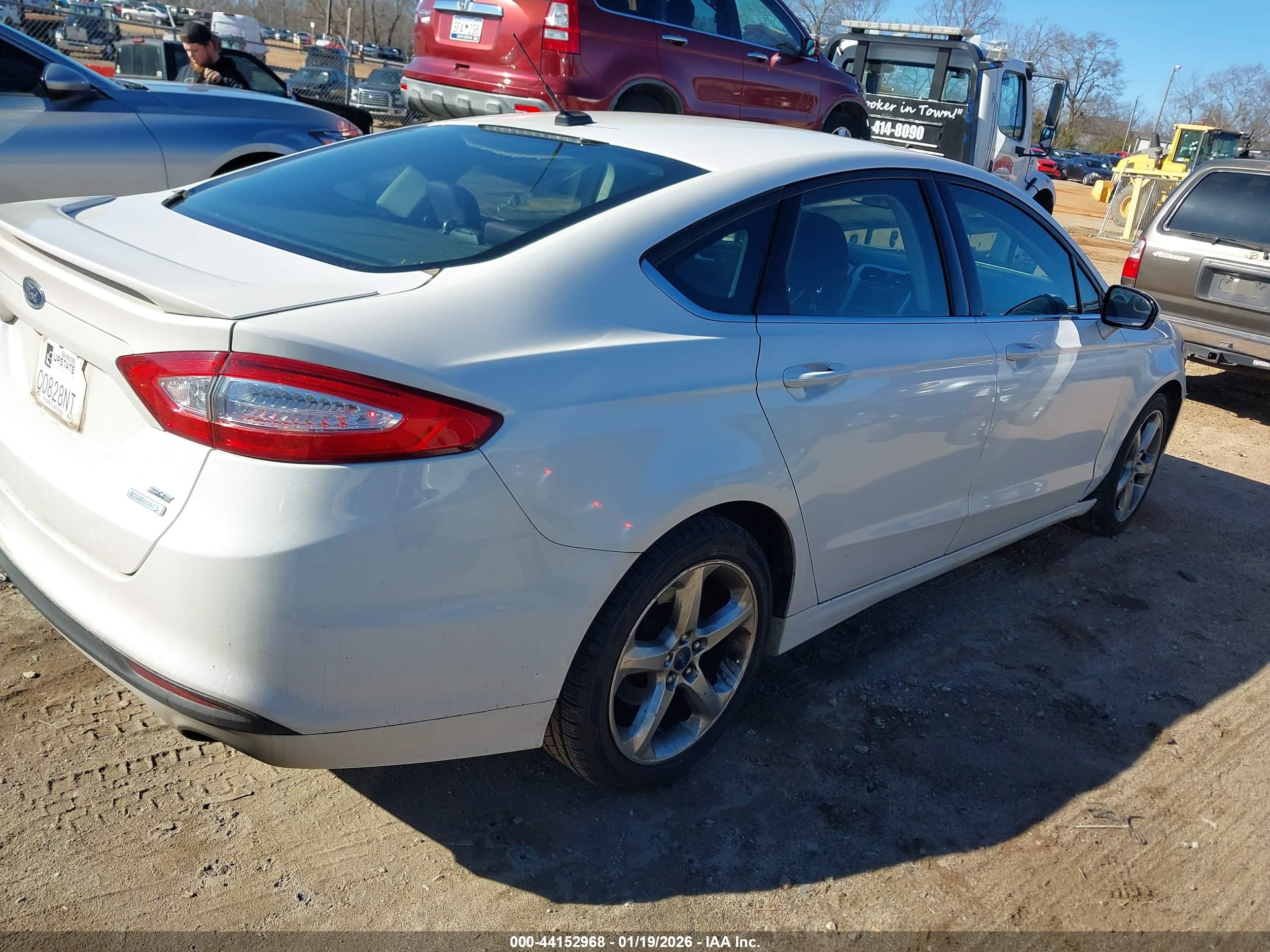 FORD FUSION image 4